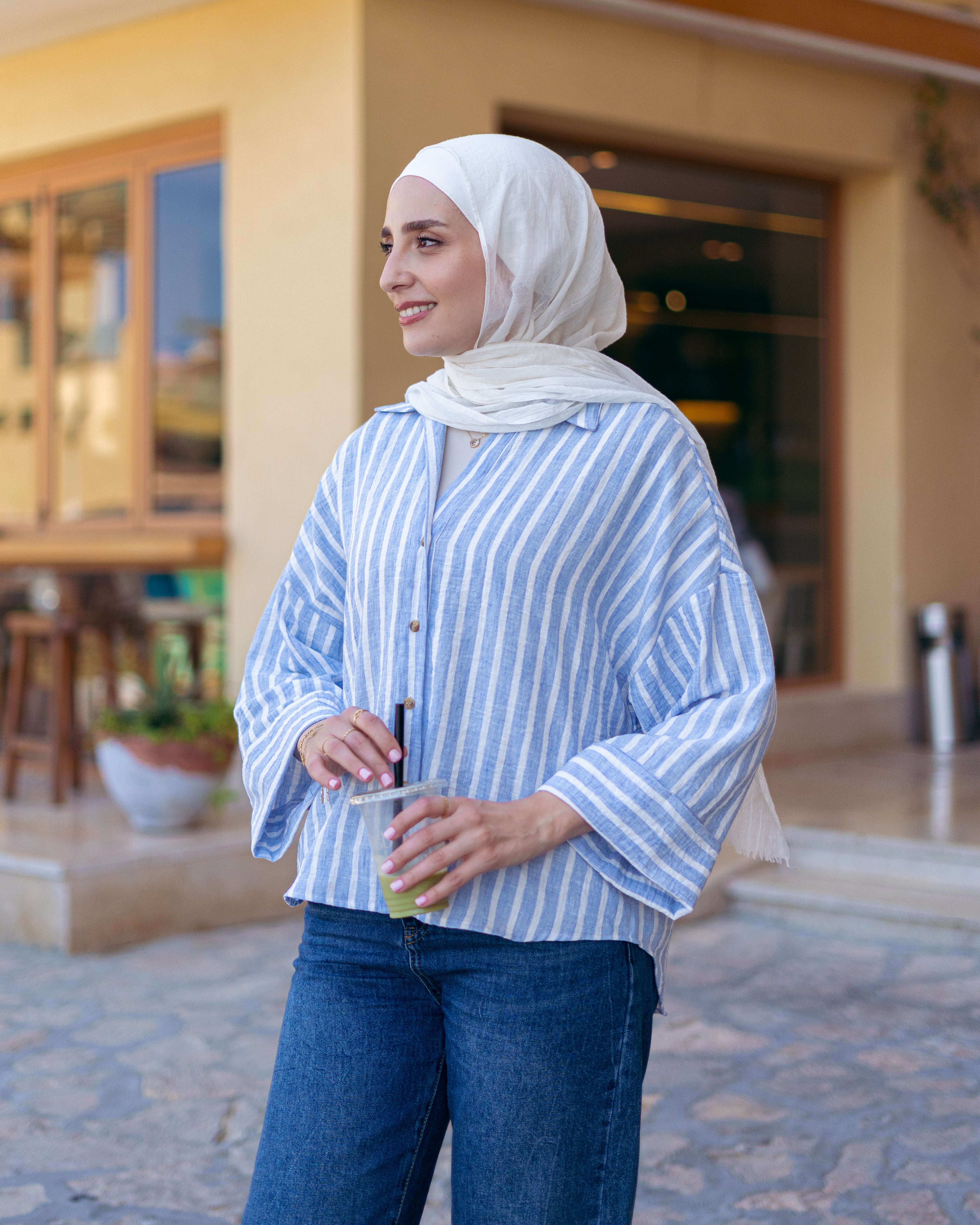 قميص مخطط بأكمام واسعة مستديرة