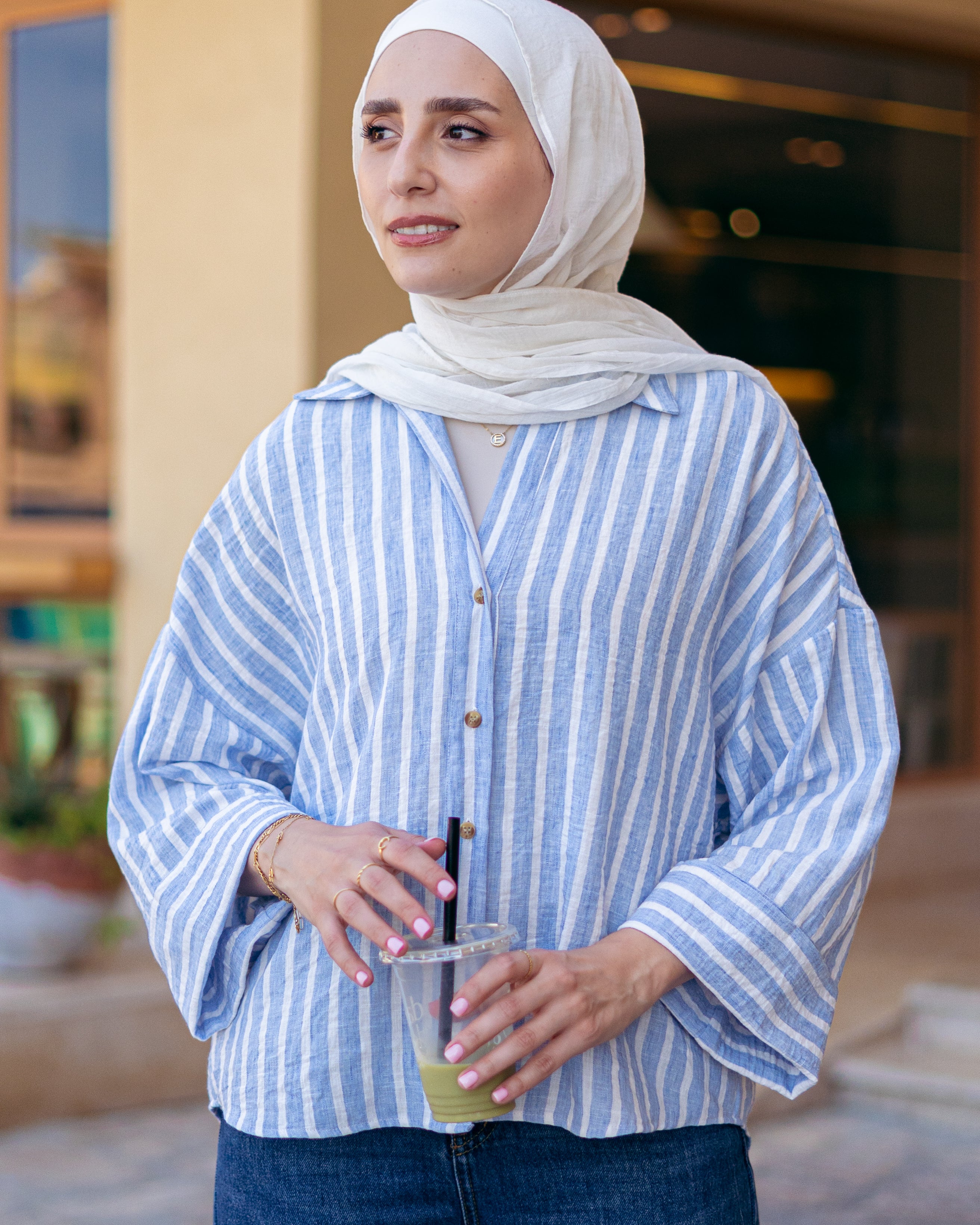 قميص مخطط بأكمام واسعة مستديرة
