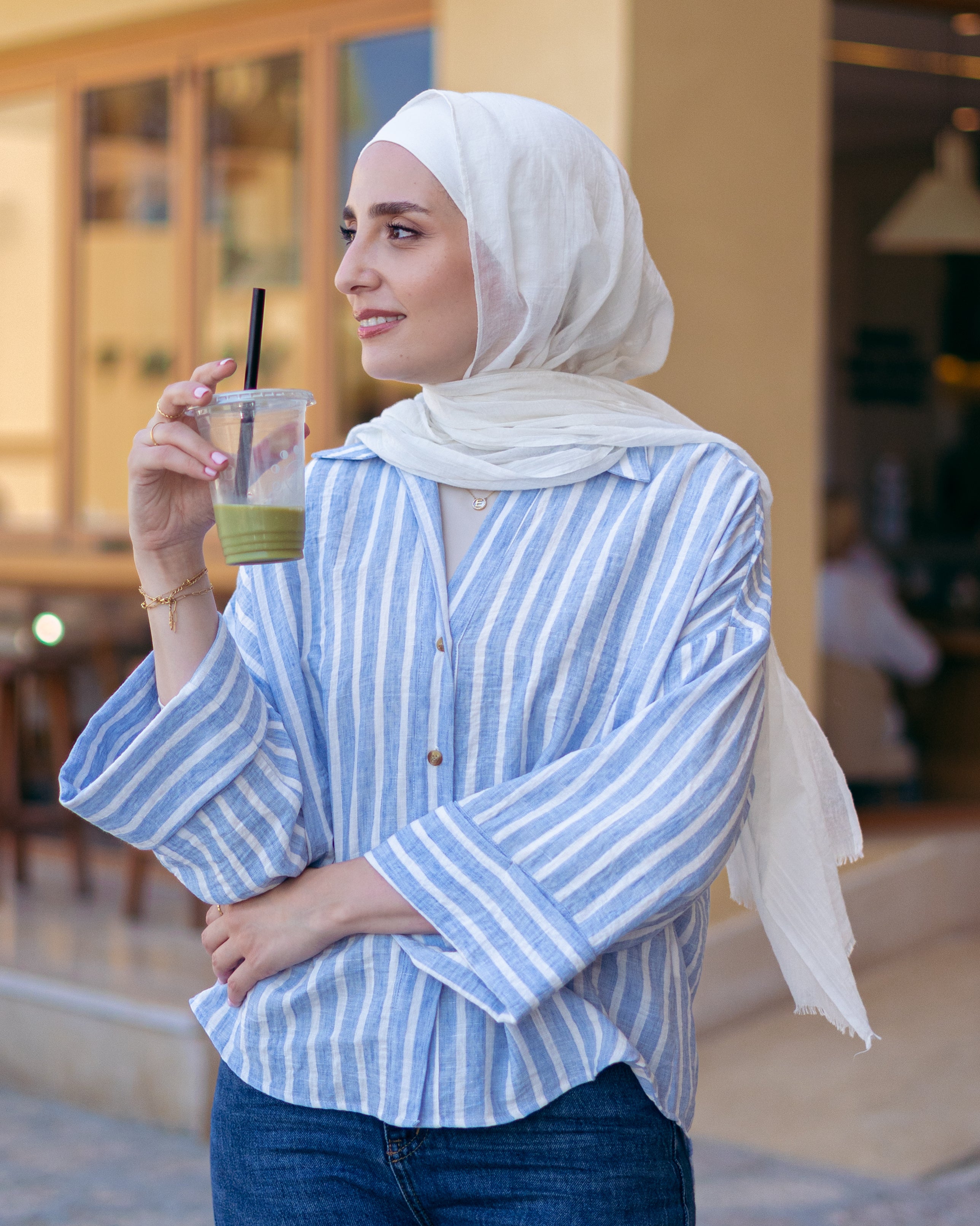 قميص مخطط بأكمام واسعة مستديرة