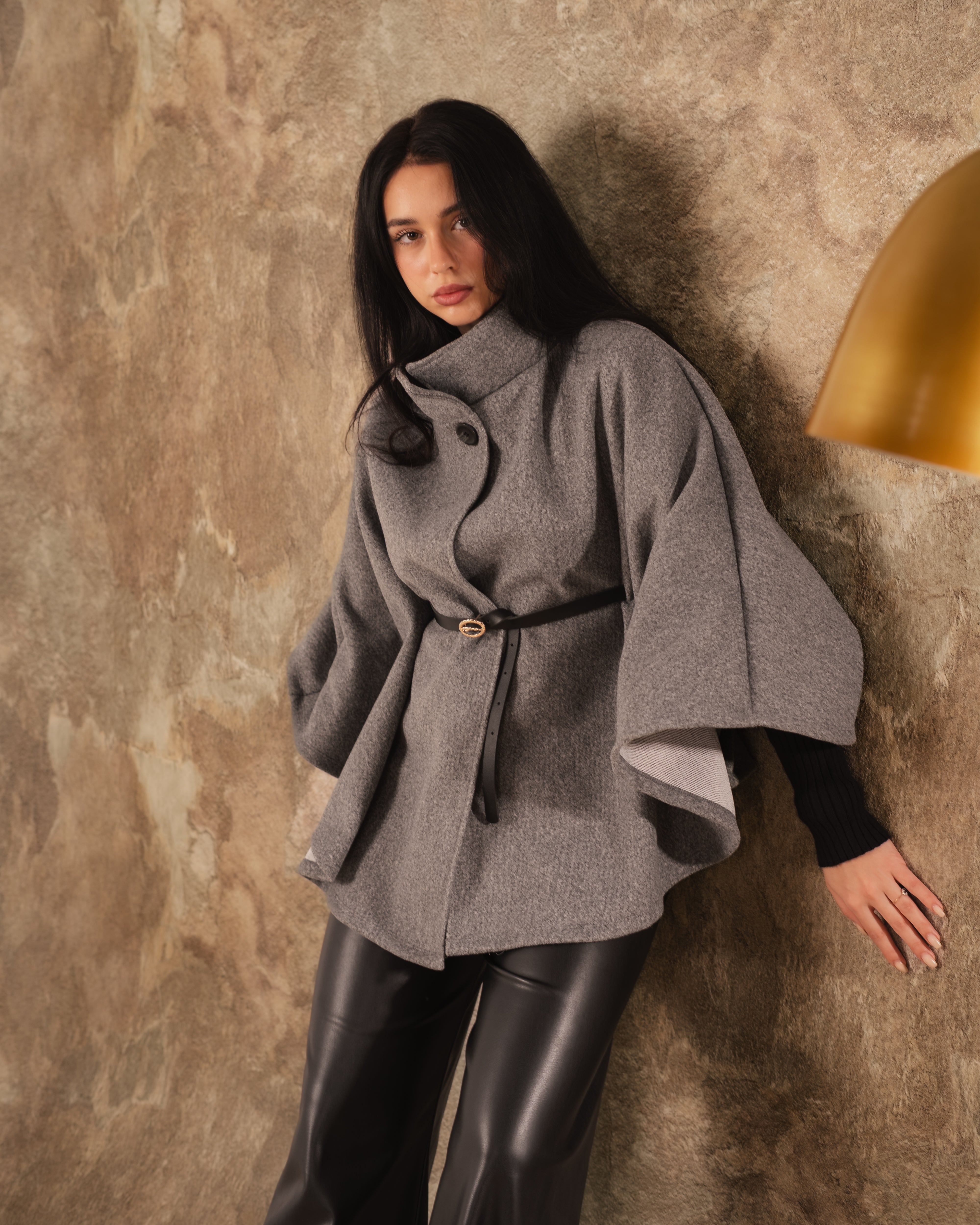 بلوفر بدون أكمام مع حزام