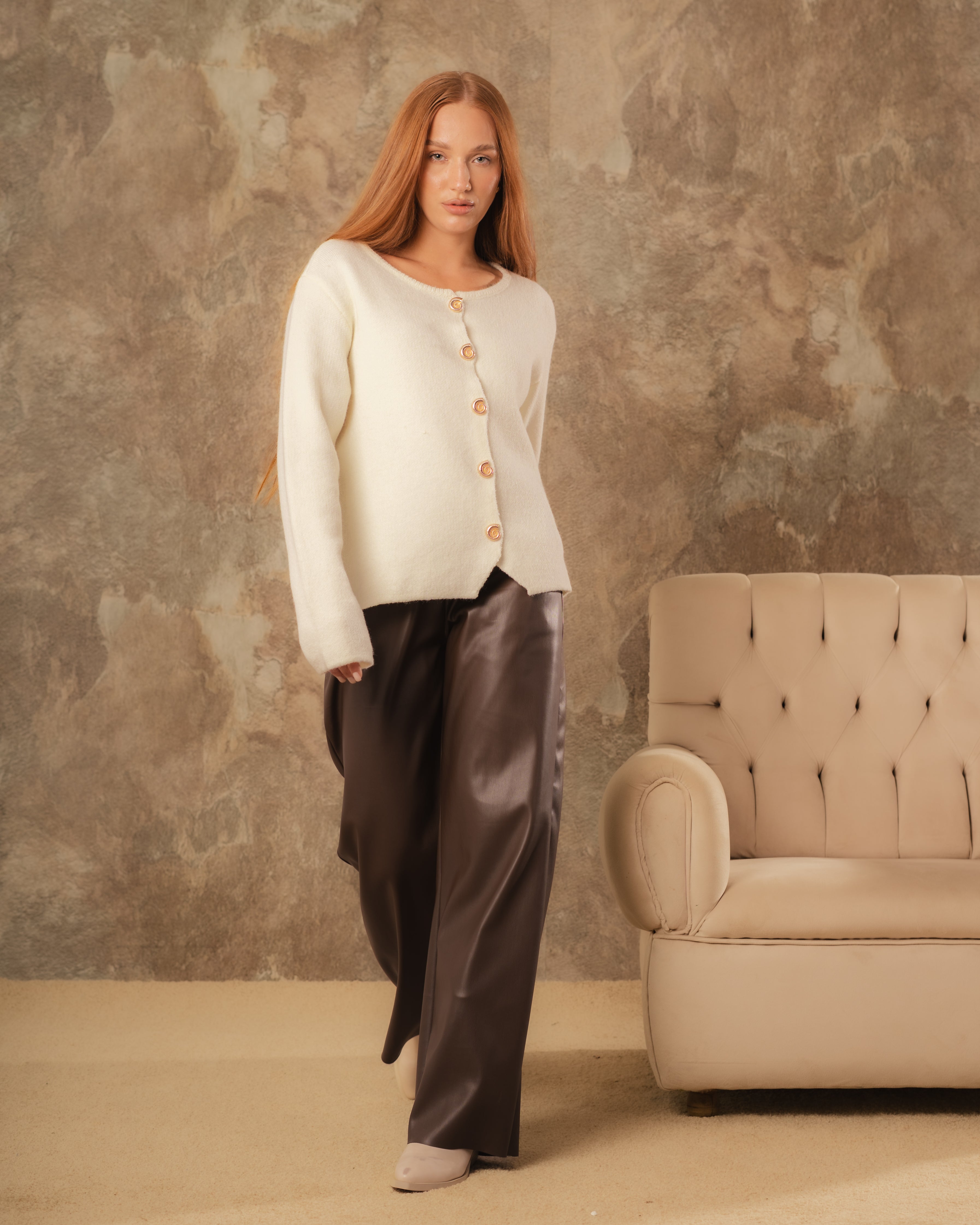 بلوفر تريكو سادة (أزرار ذهبية)