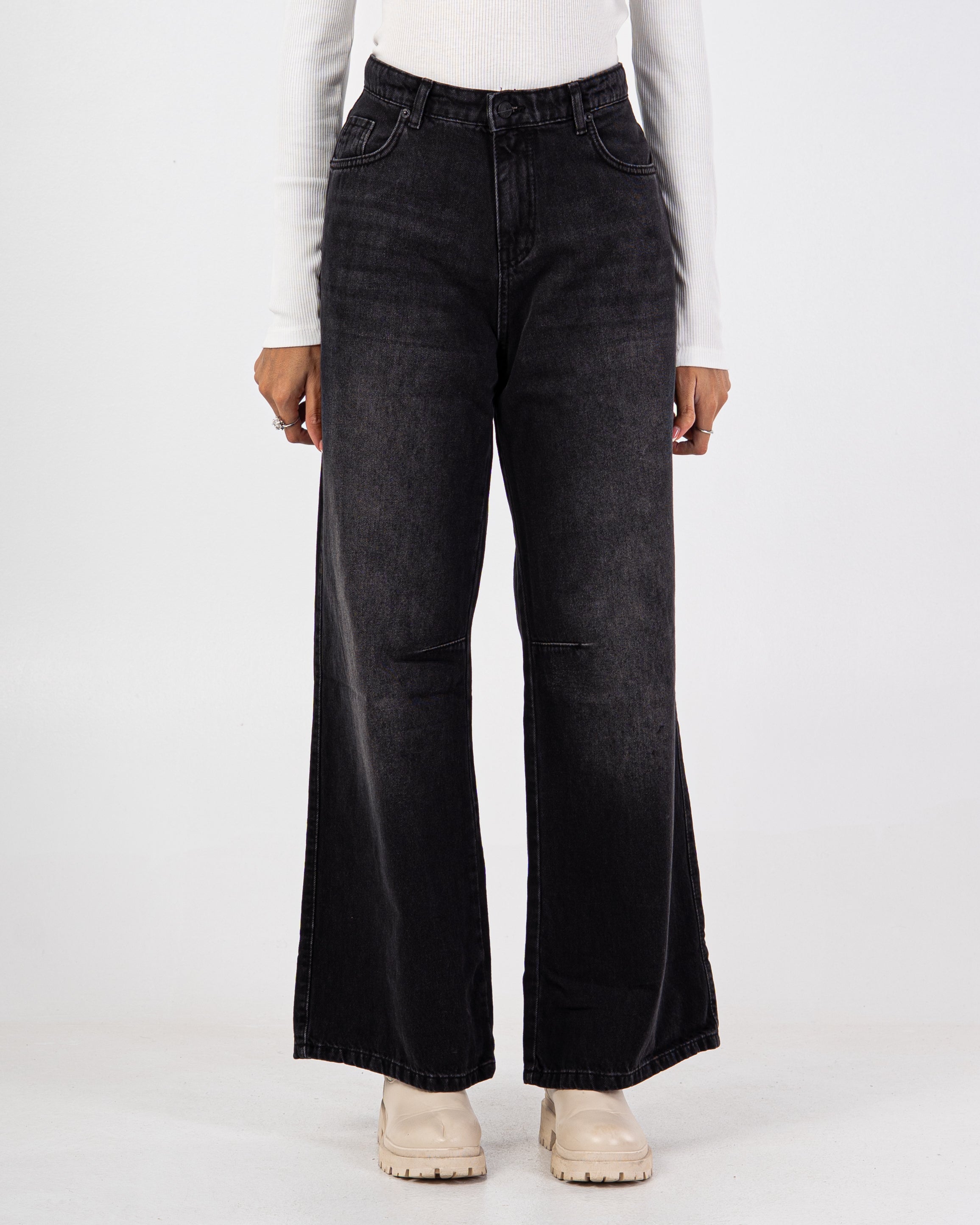 بنطلون جينز واسع الساق