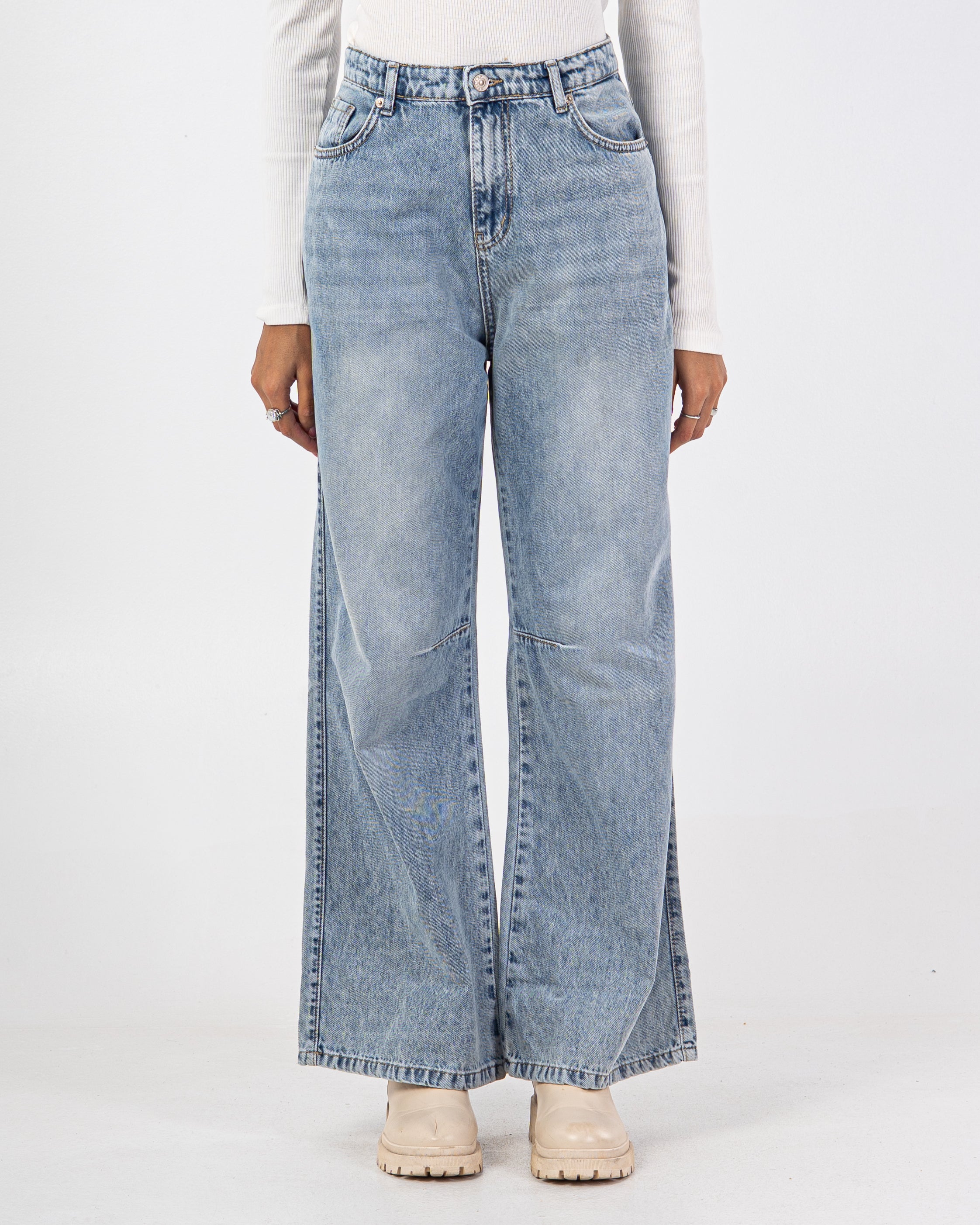 بنطلون جينز واسع الساق