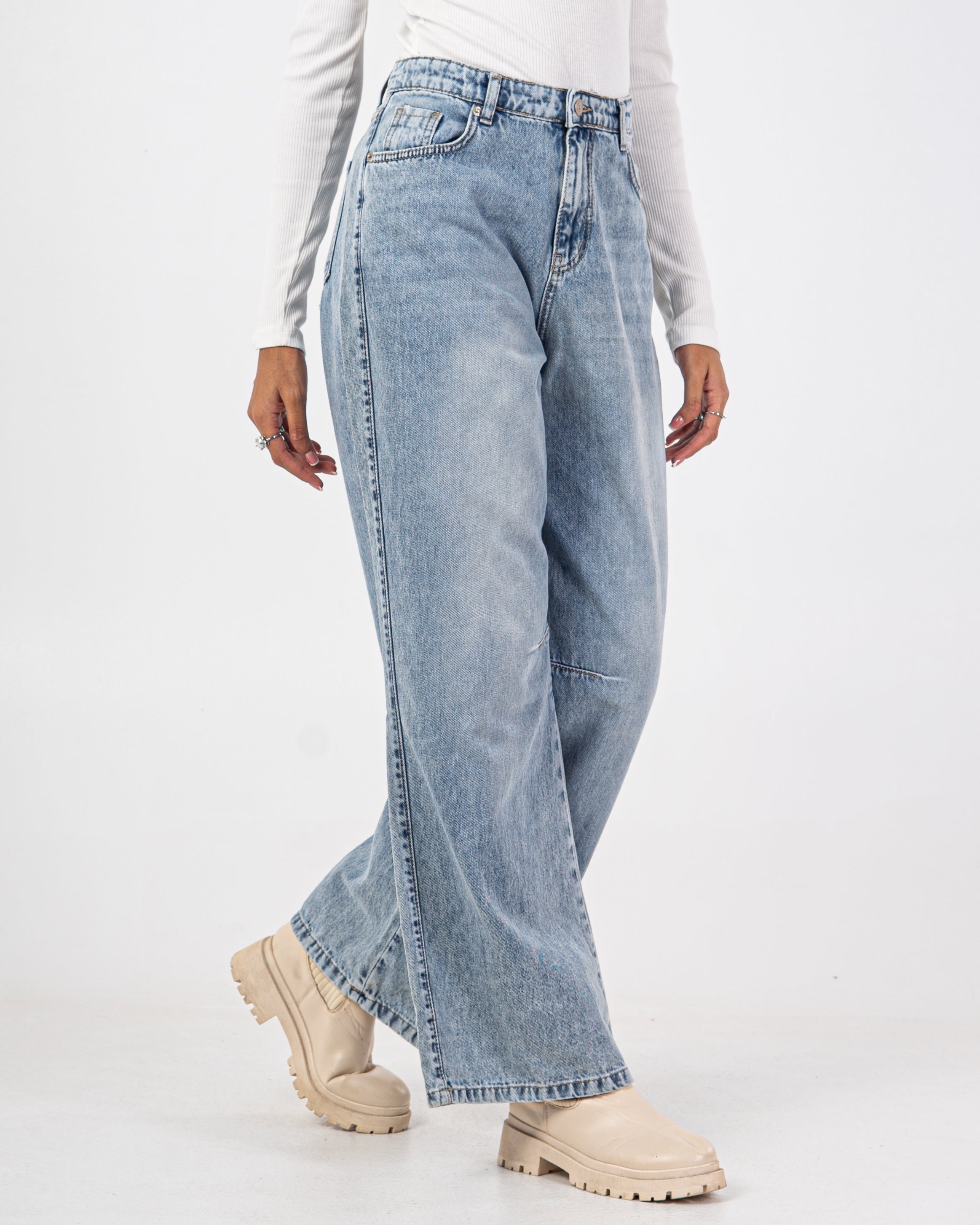 بنطلون جينز واسع الساق
