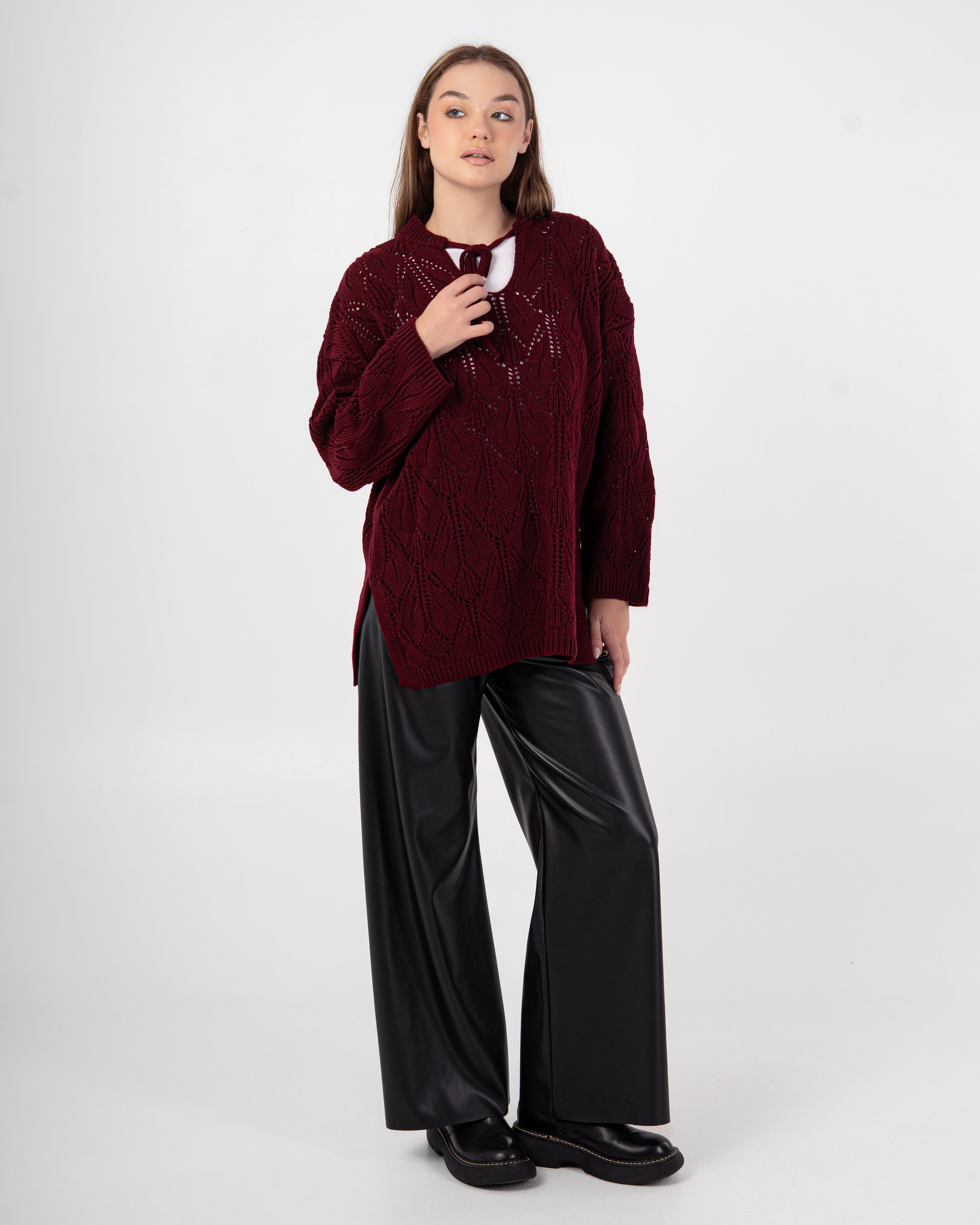Knitwear Pullover – With Neck Tie