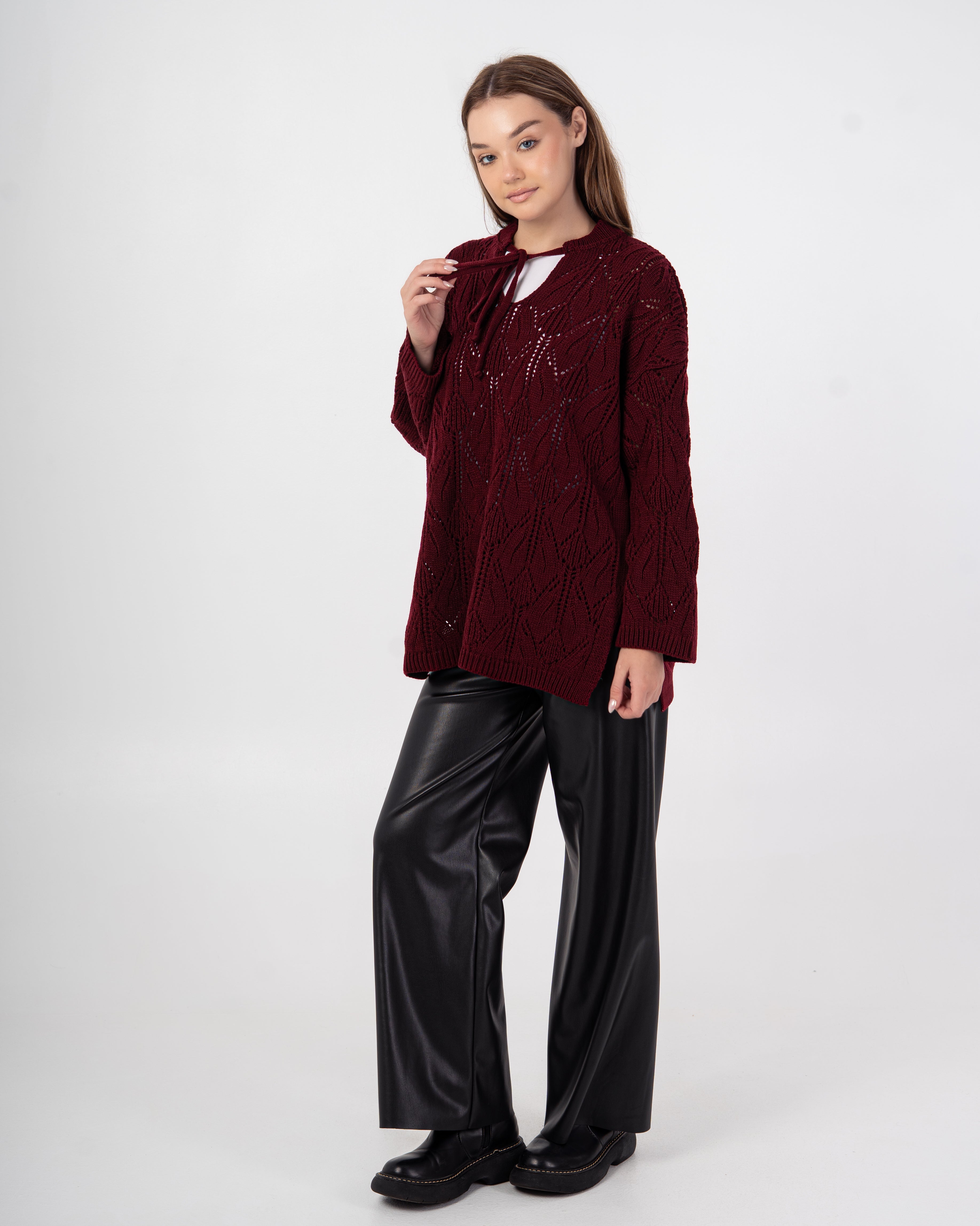 Knitwear Pullover – With Neck Tie