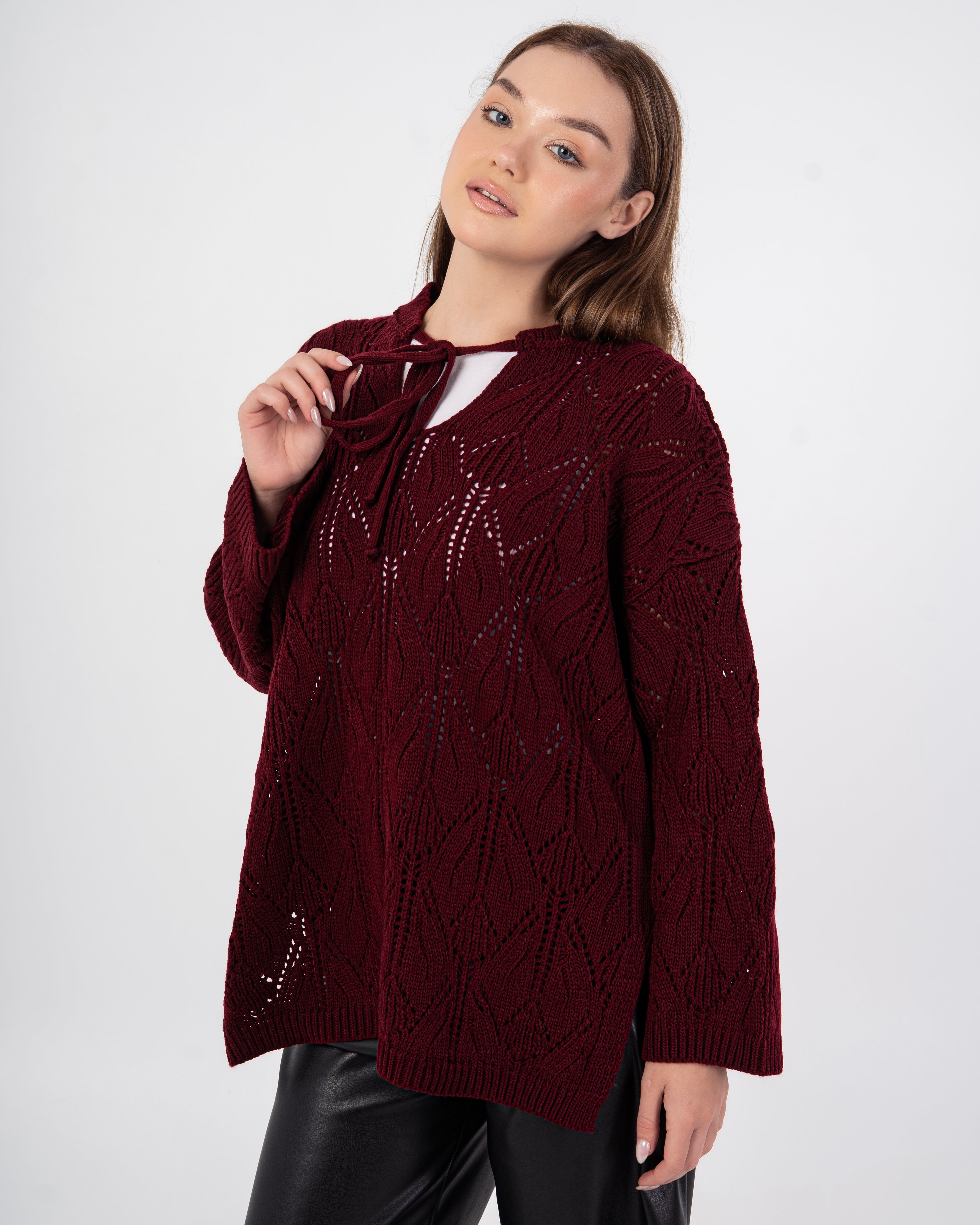 Knitwear Pullover – With Neck Tie