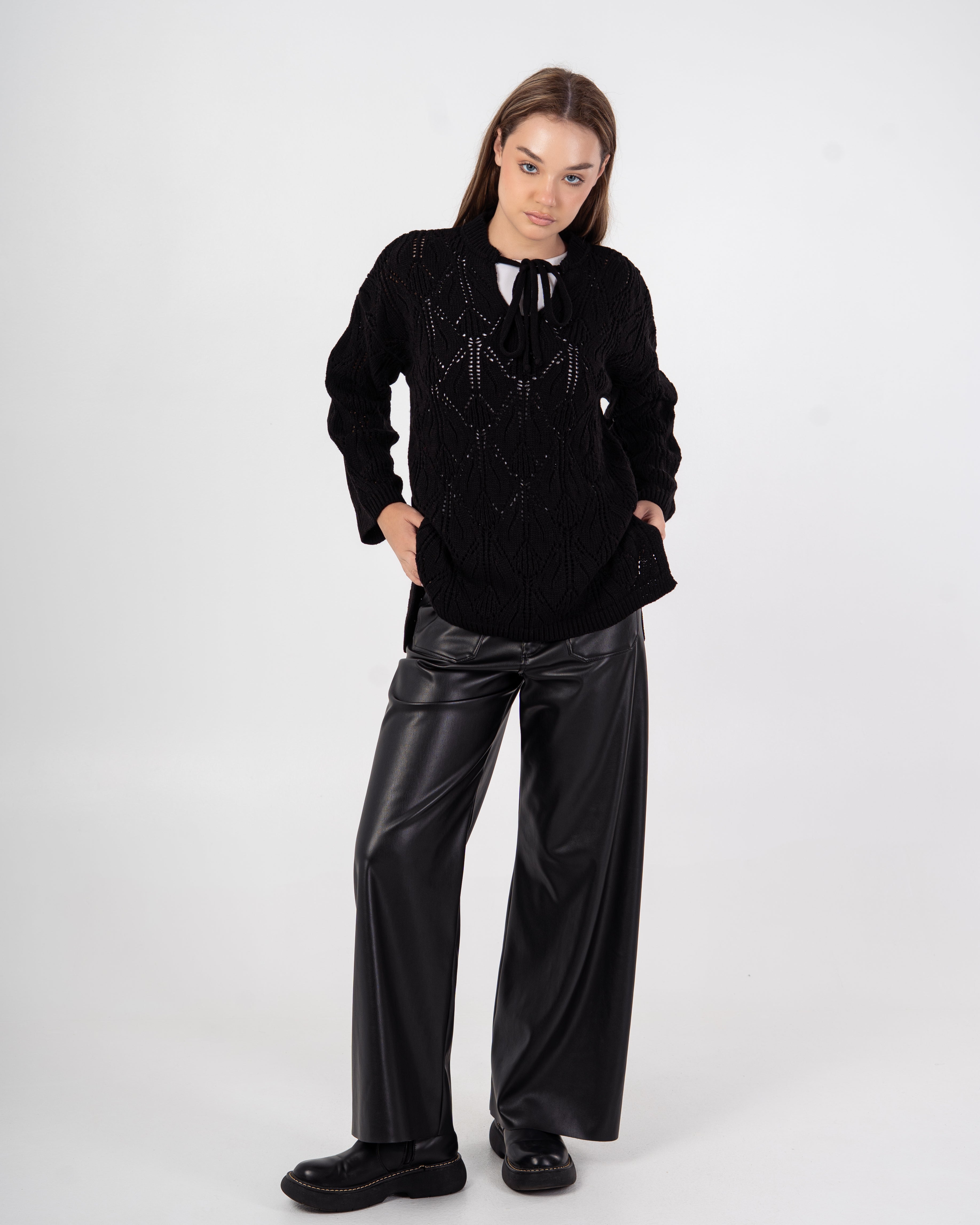 Knitwear Pullover – With Neck Tie