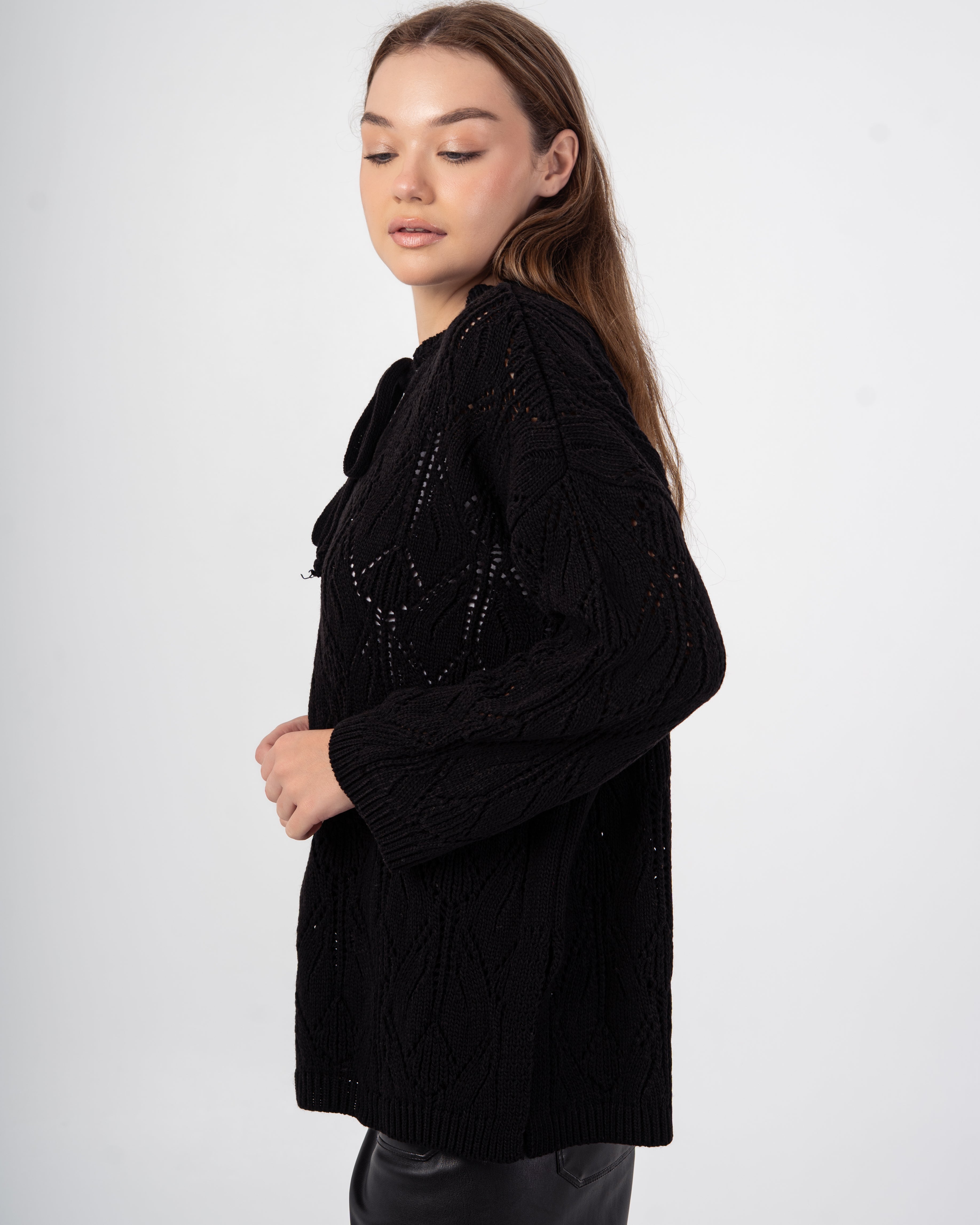 Knitwear Pullover – With Neck Tie