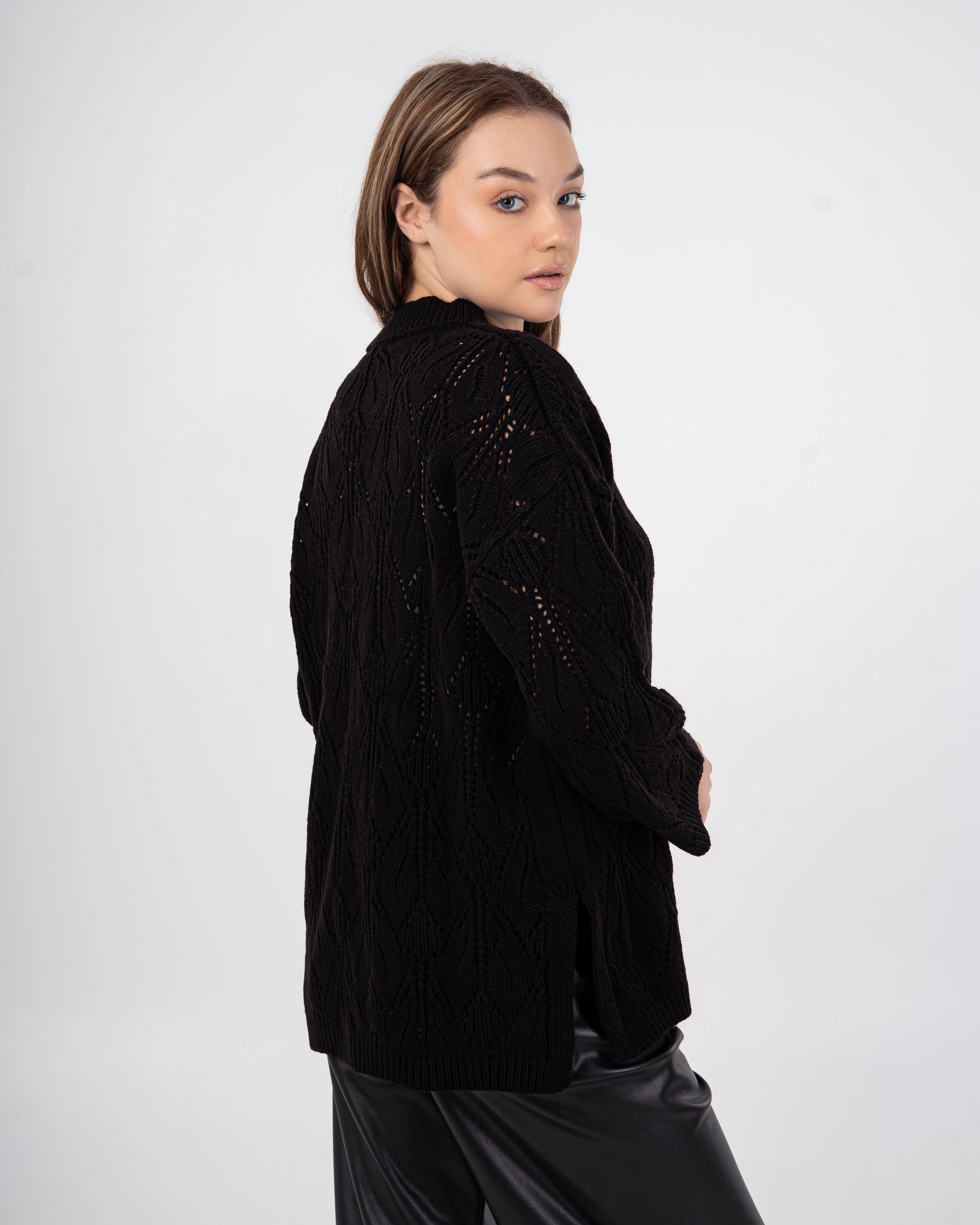 Knitwear Pullover – With Neck Tie