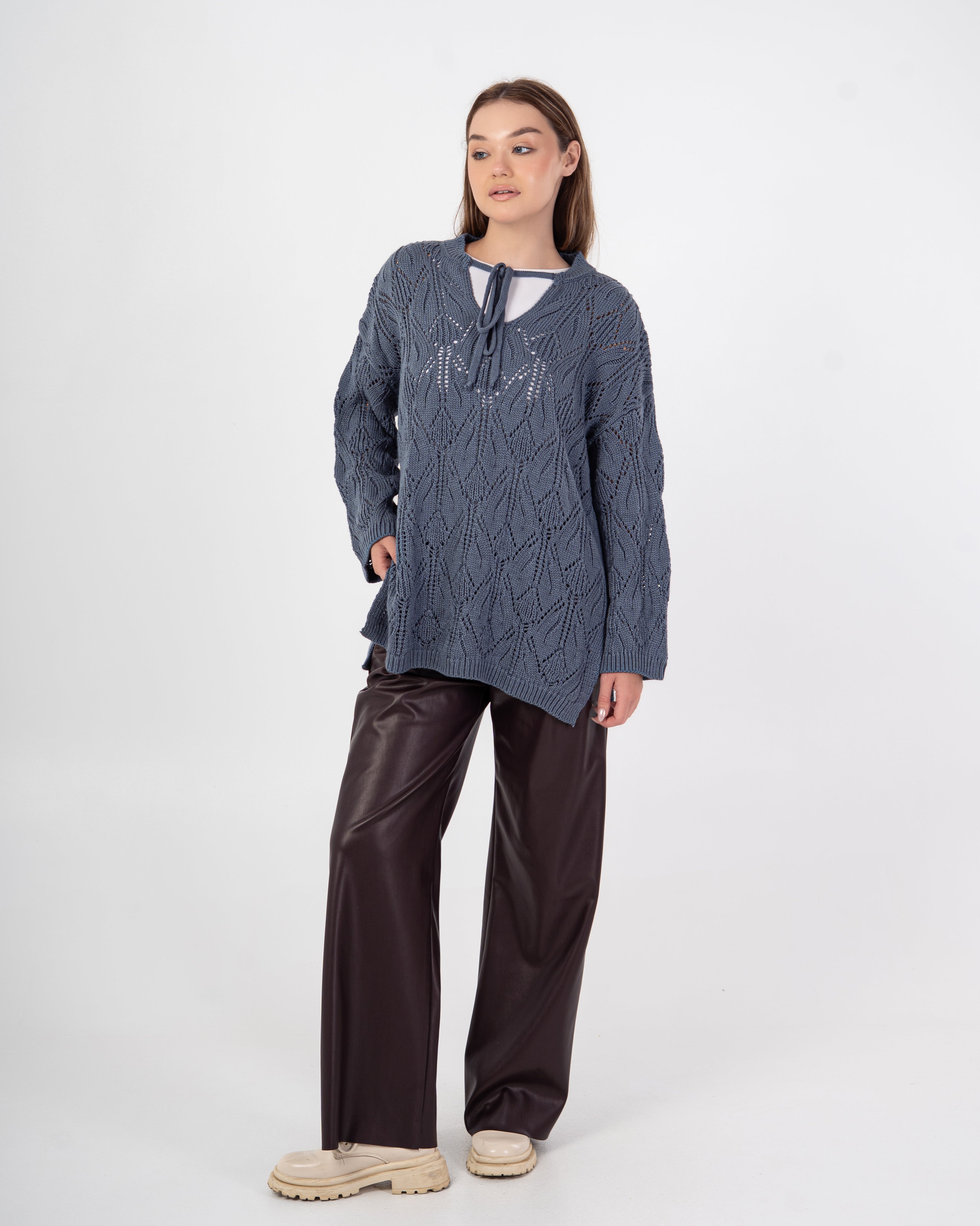 Knitwear Pullover – With Neck Tie