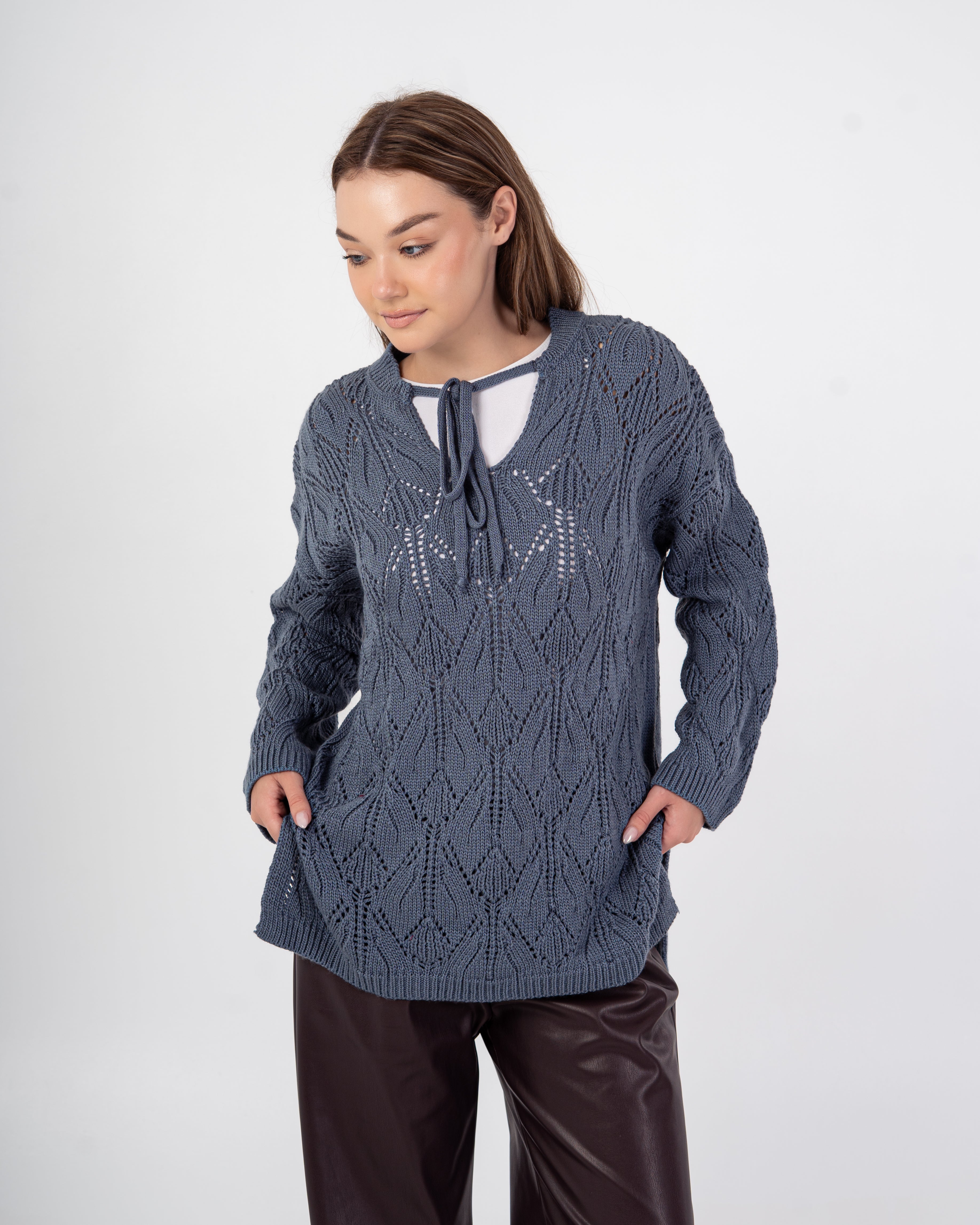 Knitwear Pullover – With Neck Tie