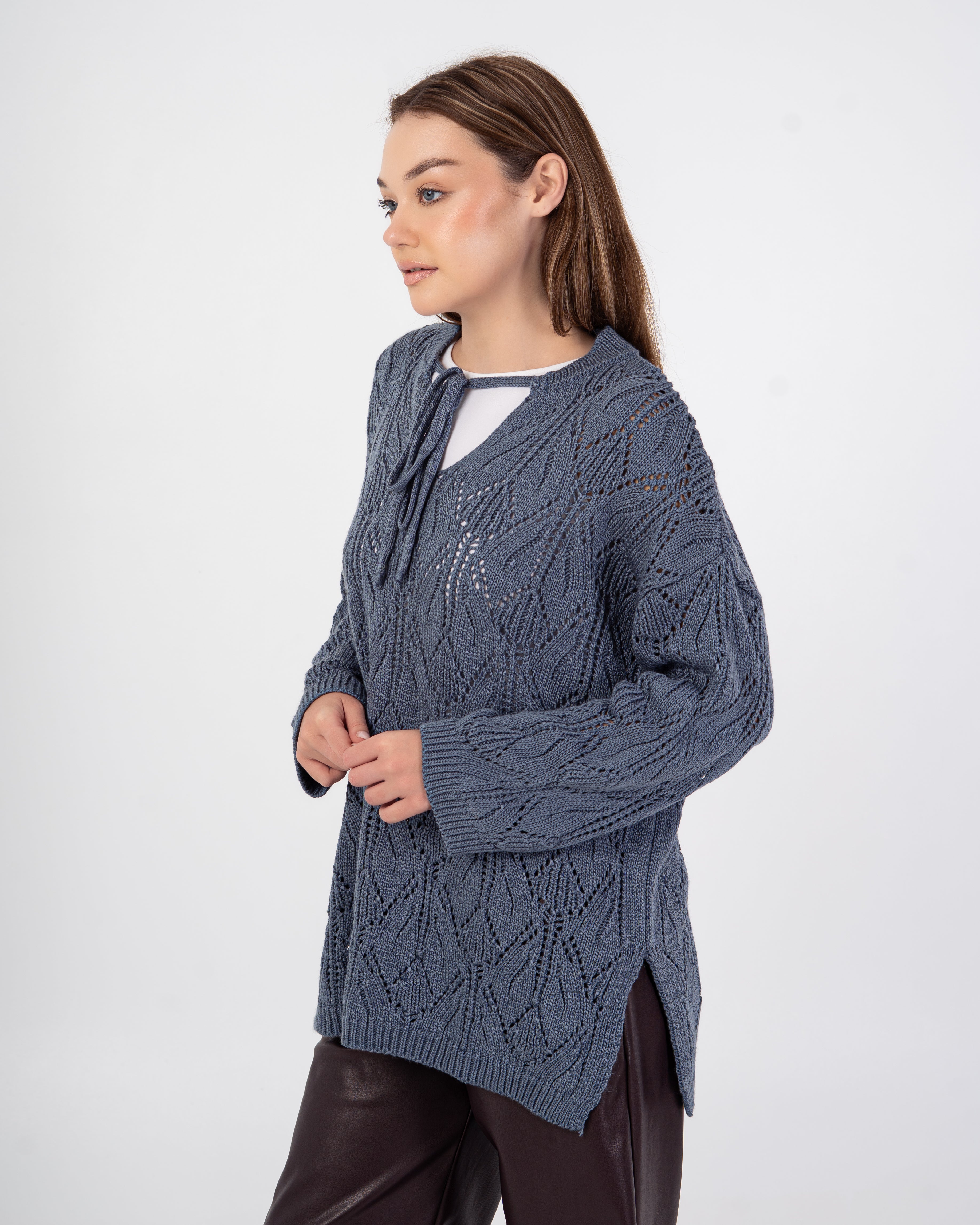 Knitwear Pullover – With Neck Tie