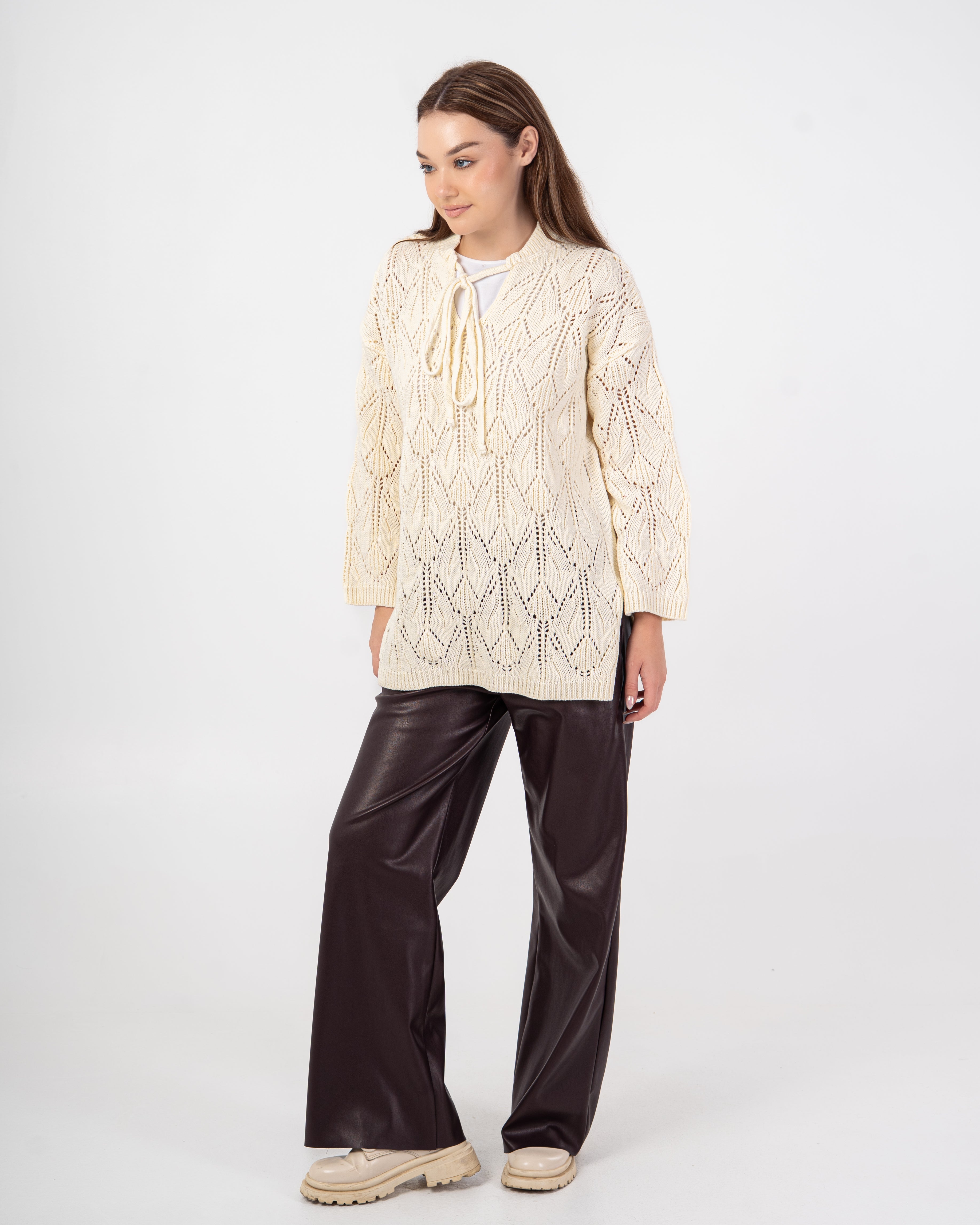 Knitwear Pullover – With Neck Tie