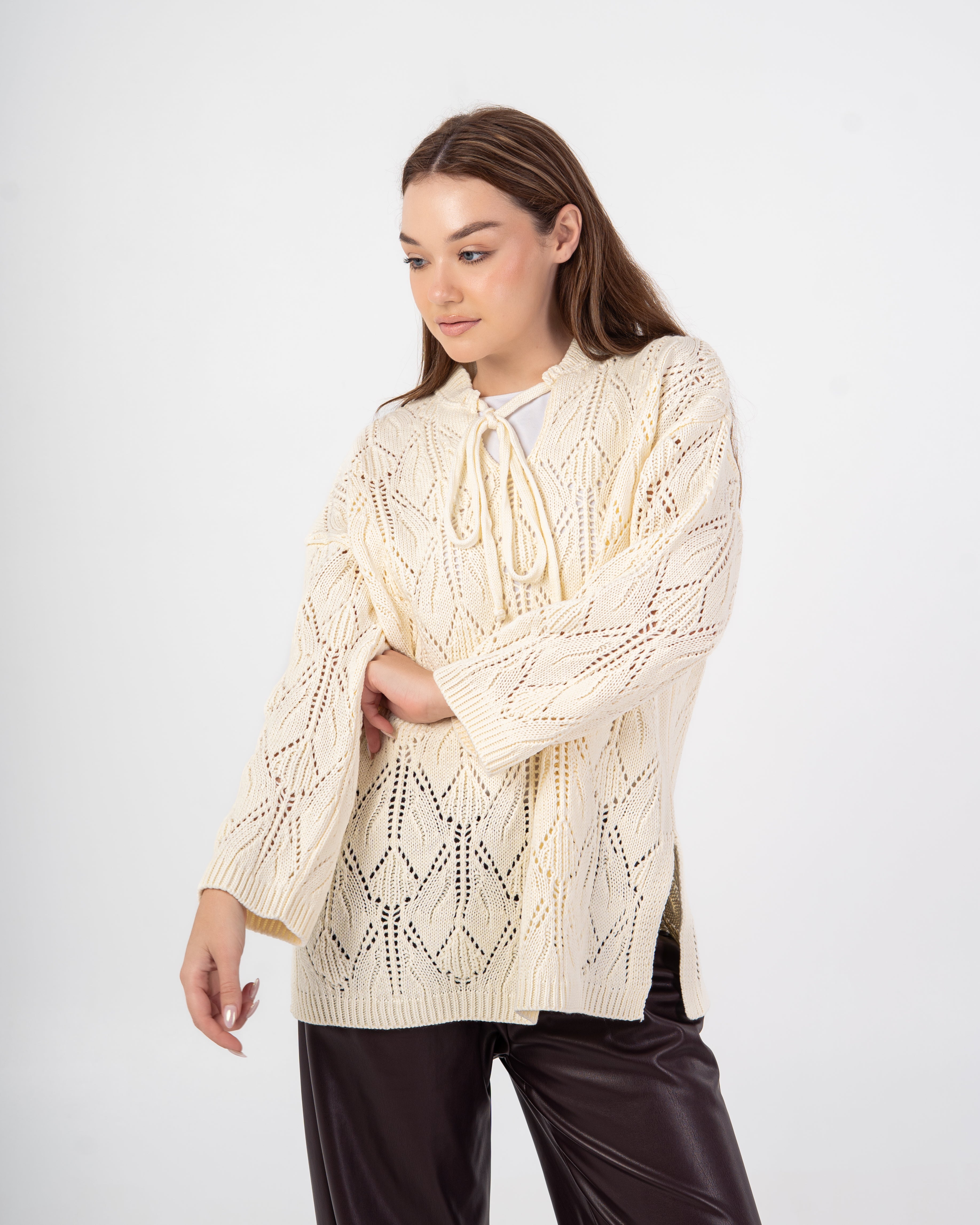 Knitwear Pullover – With Neck Tie