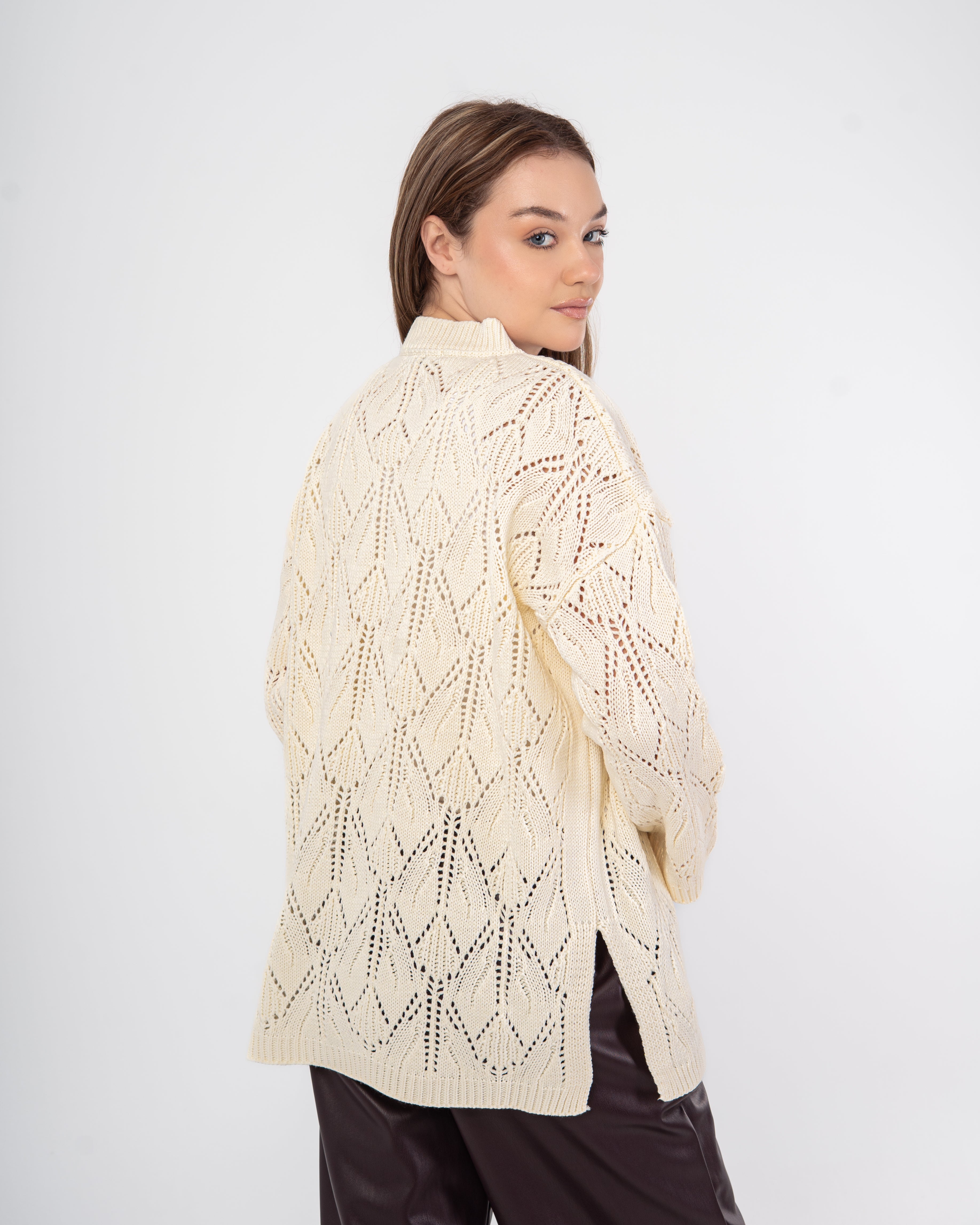 Knitwear Pullover – With Neck Tie