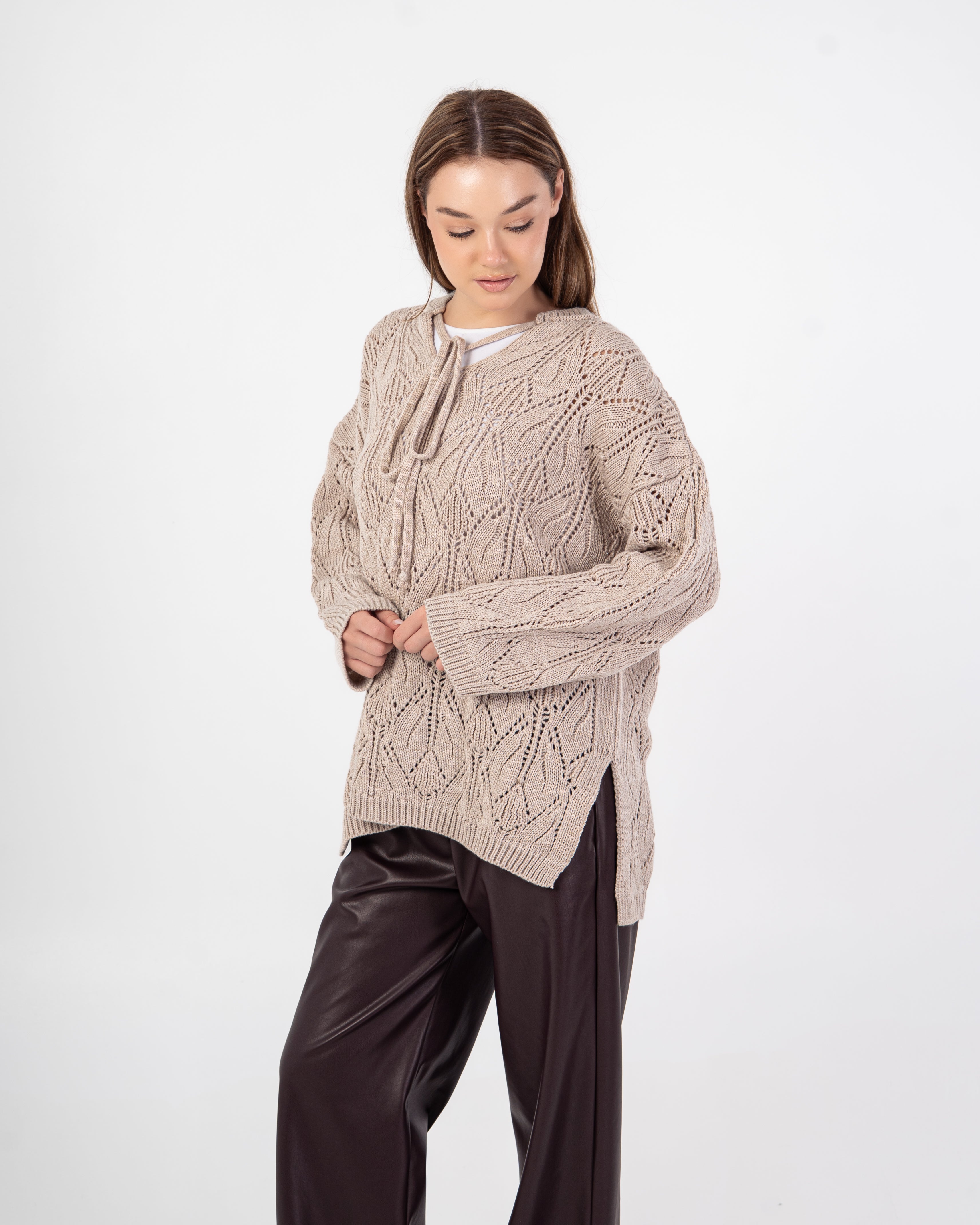 Knitwear Pullover – With Neck Tie