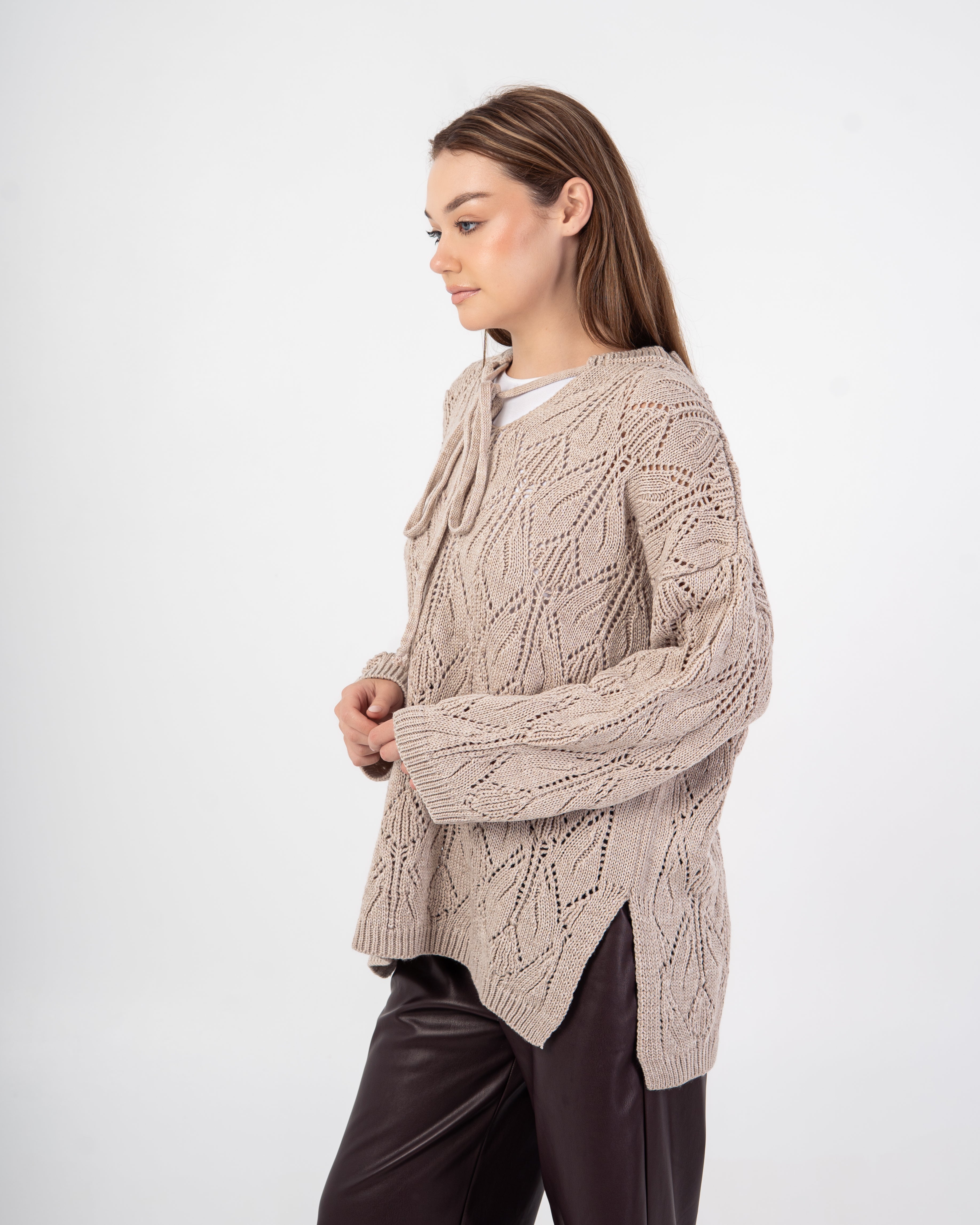 Knitwear Pullover – With Neck Tie