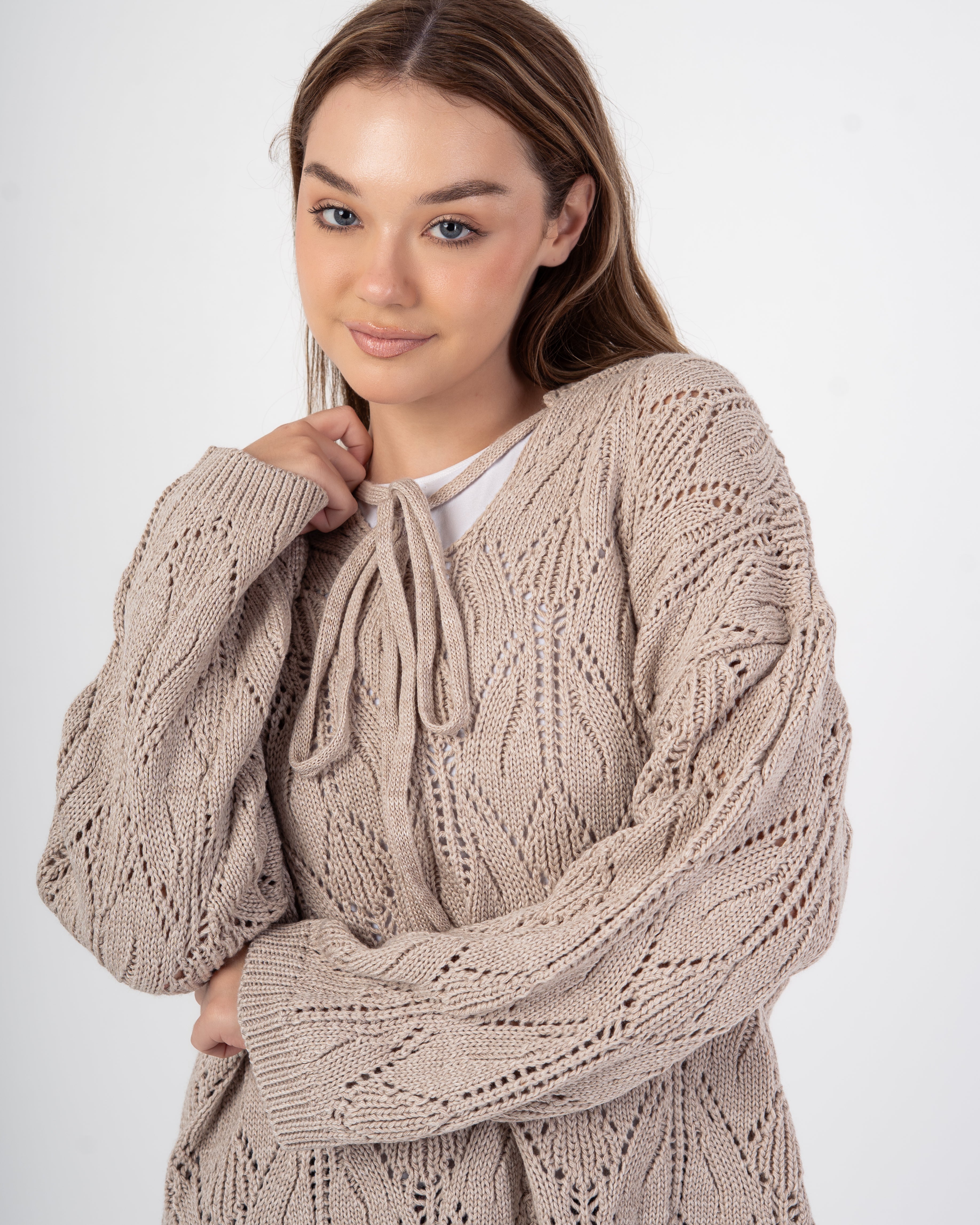 Knitwear Pullover – With Neck Tie