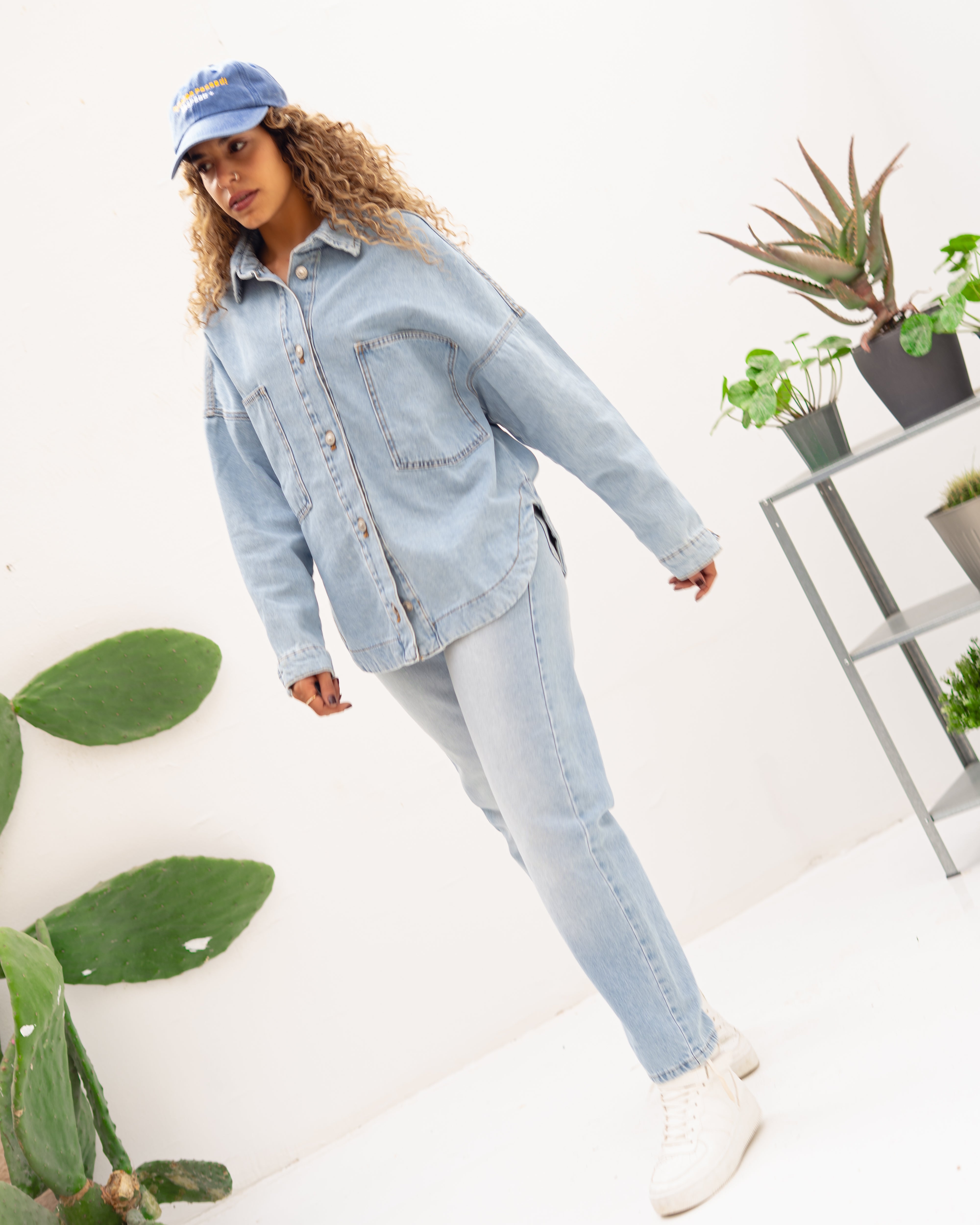 جاكيت جينز طويل – سادة (جيب كبير)