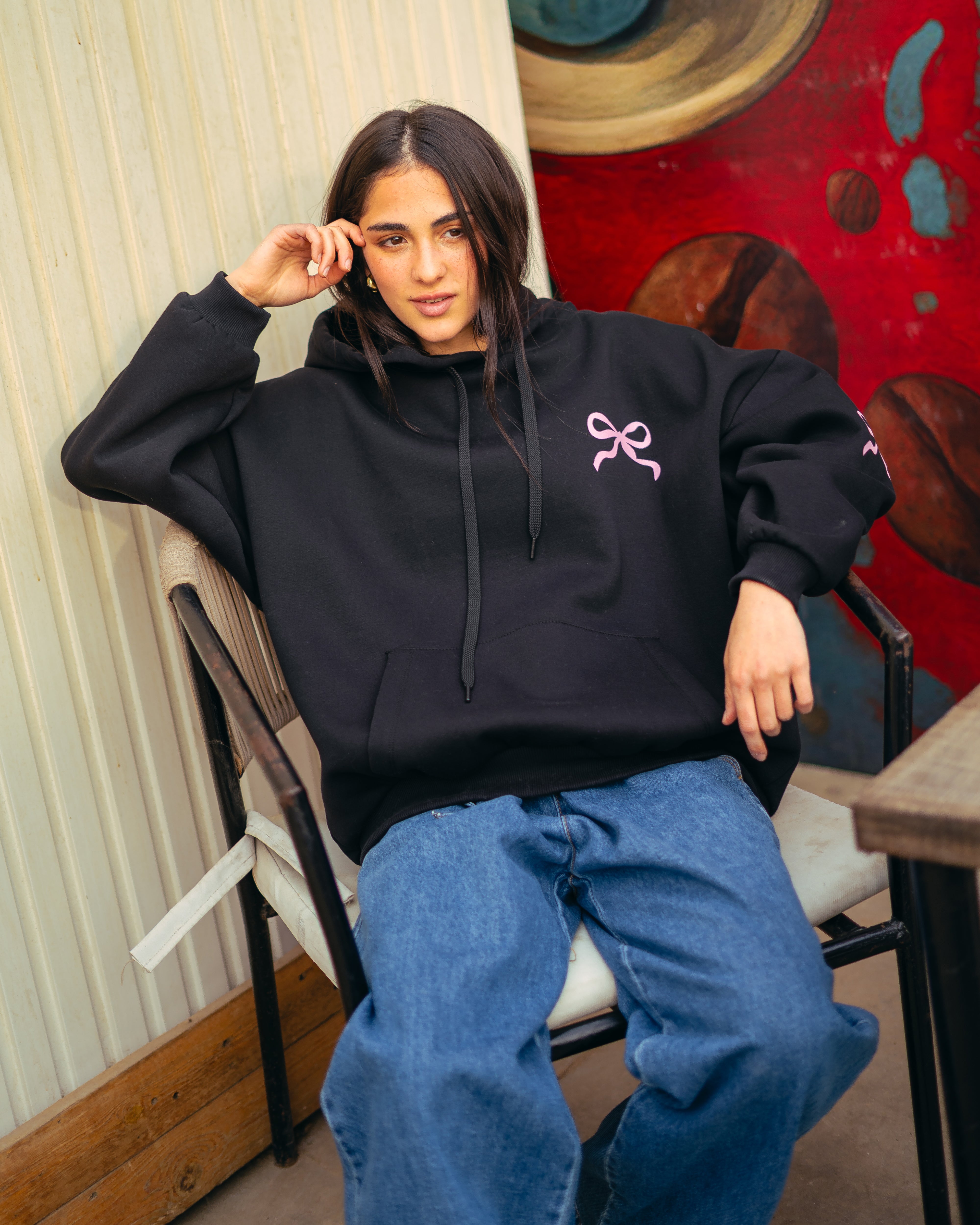 هودي مطبوع عليه فيونكة