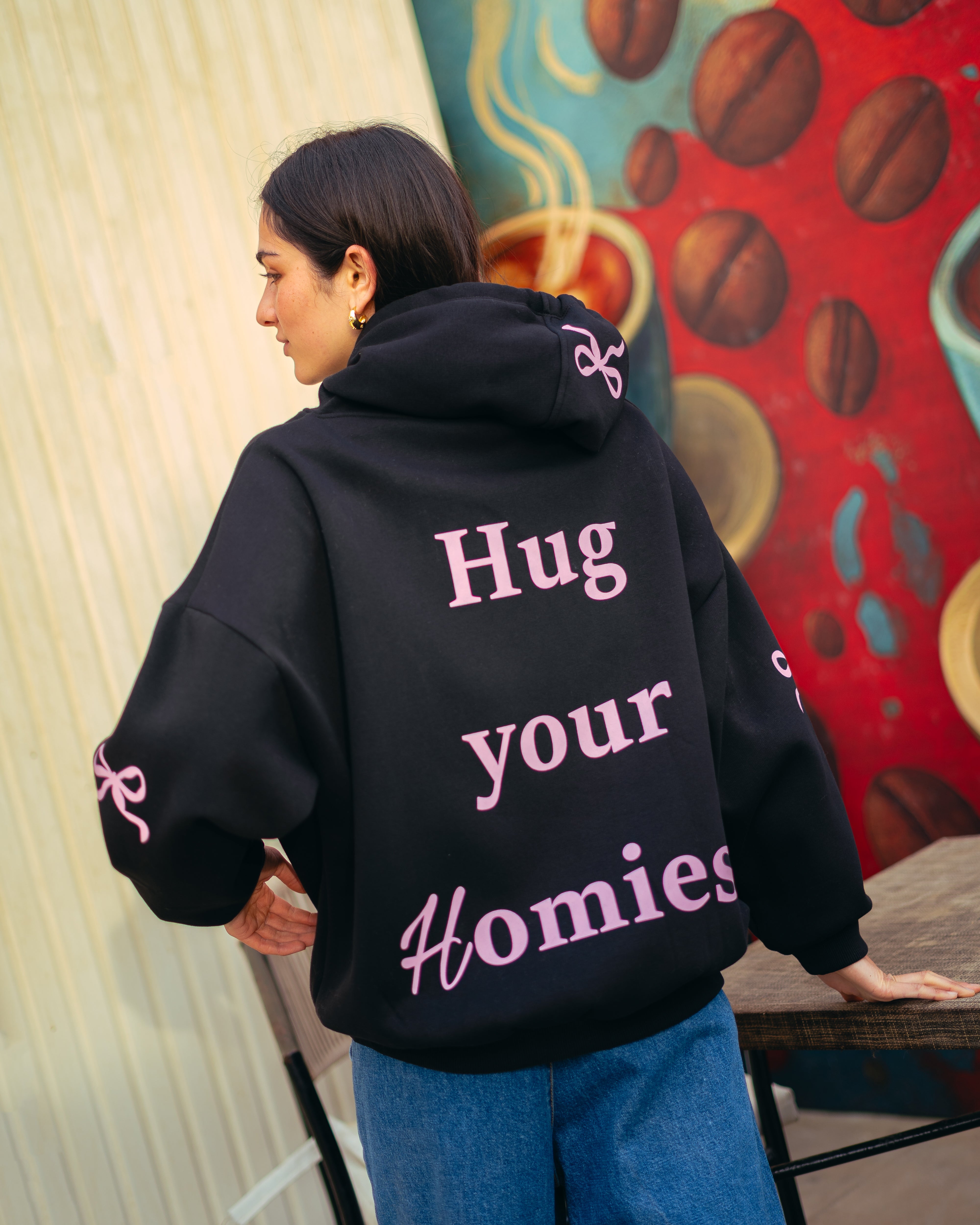 هودي مطبوع عليه فيونكة