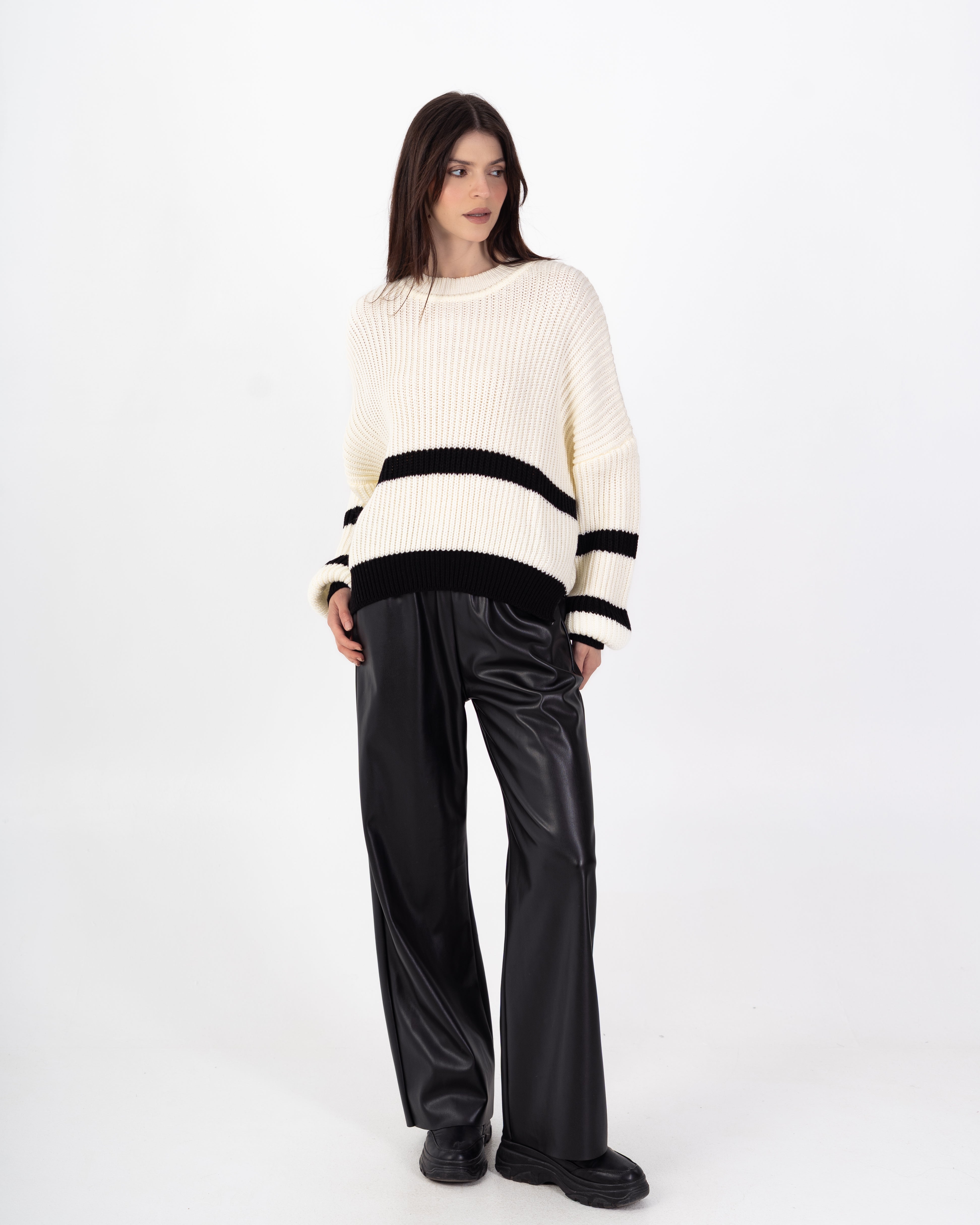 Knitwear Pullover – Sleeve Stripes (Round Neck)