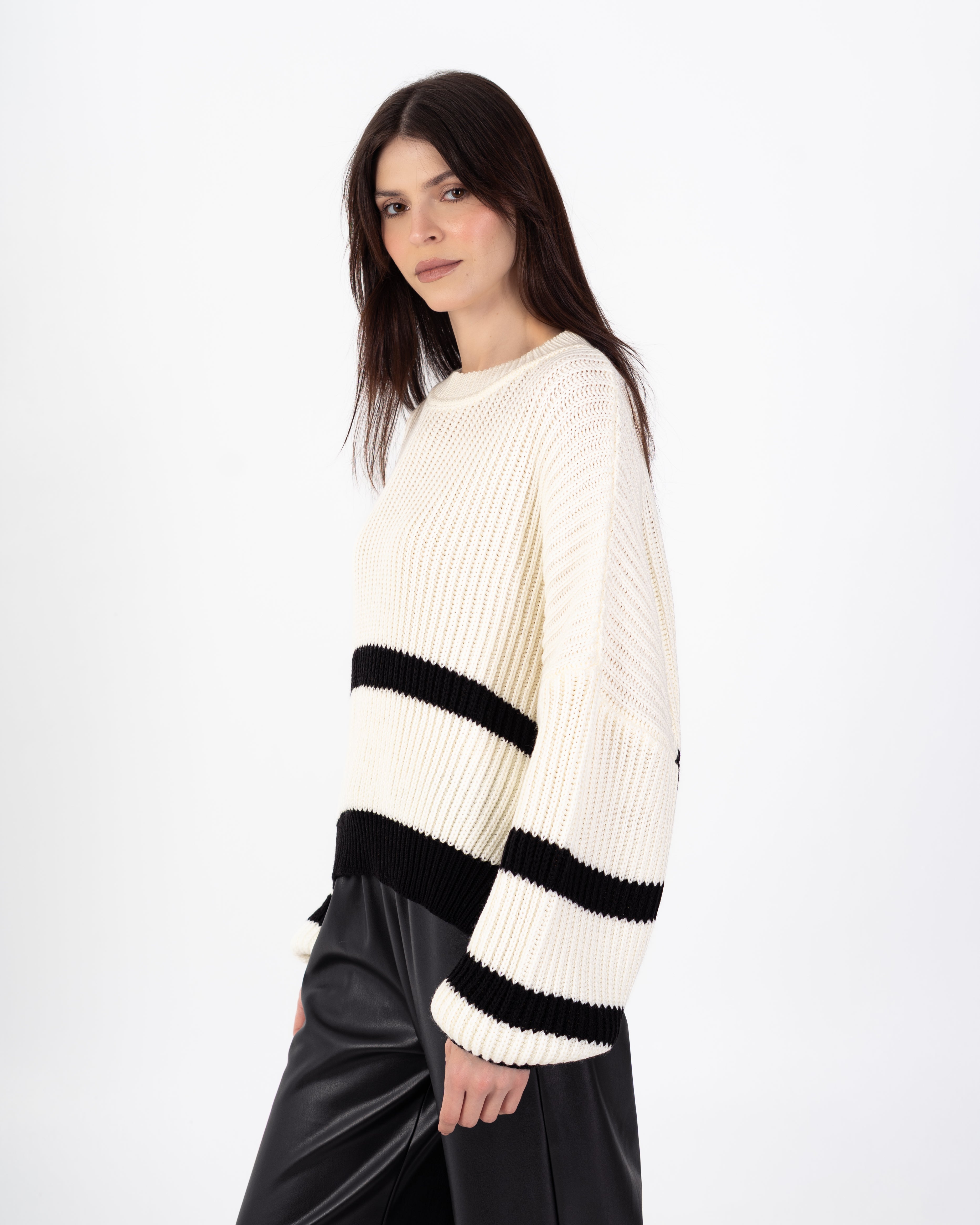 Knitwear Pullover – Sleeve Stripes (Round Neck)