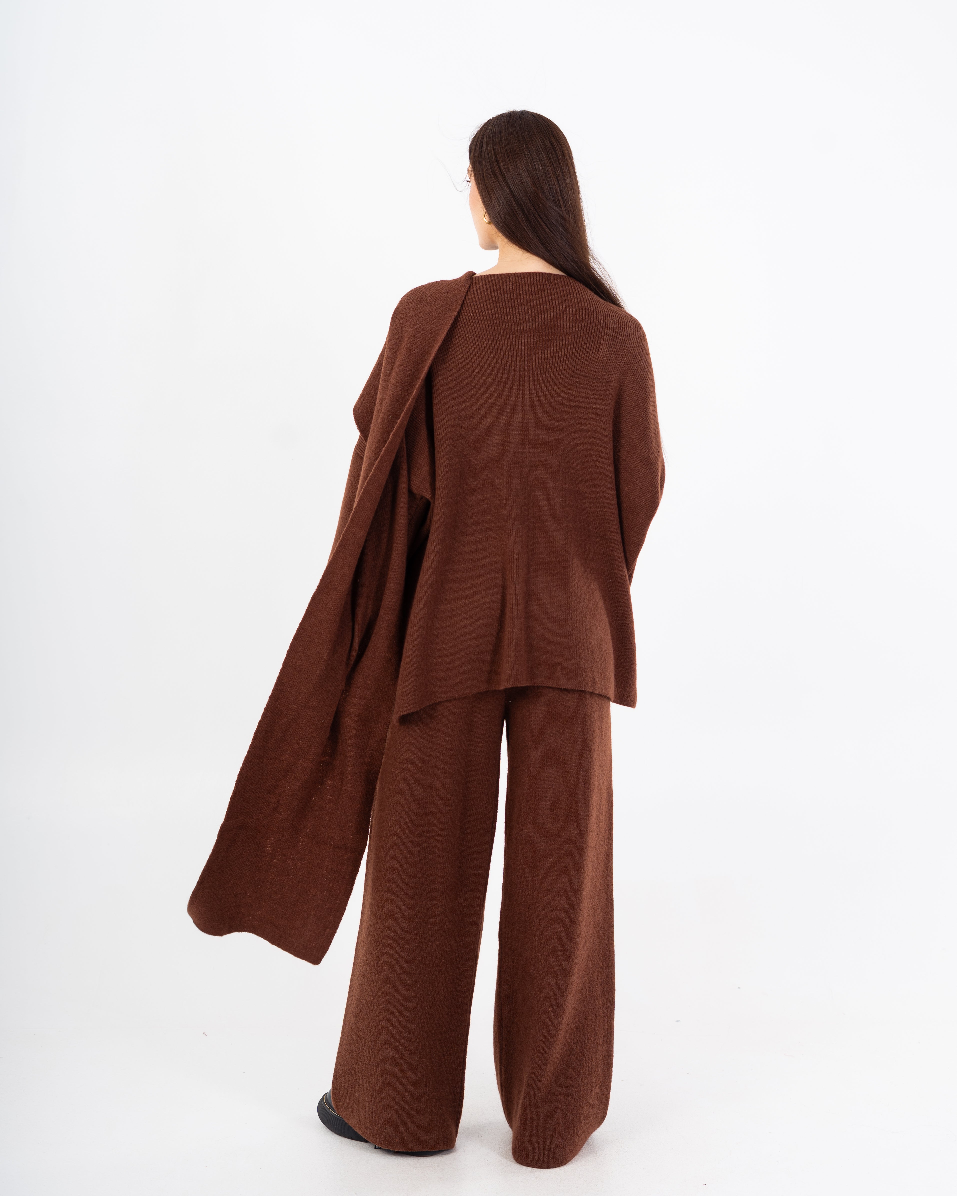 بدلة تريكو – مع وشاح