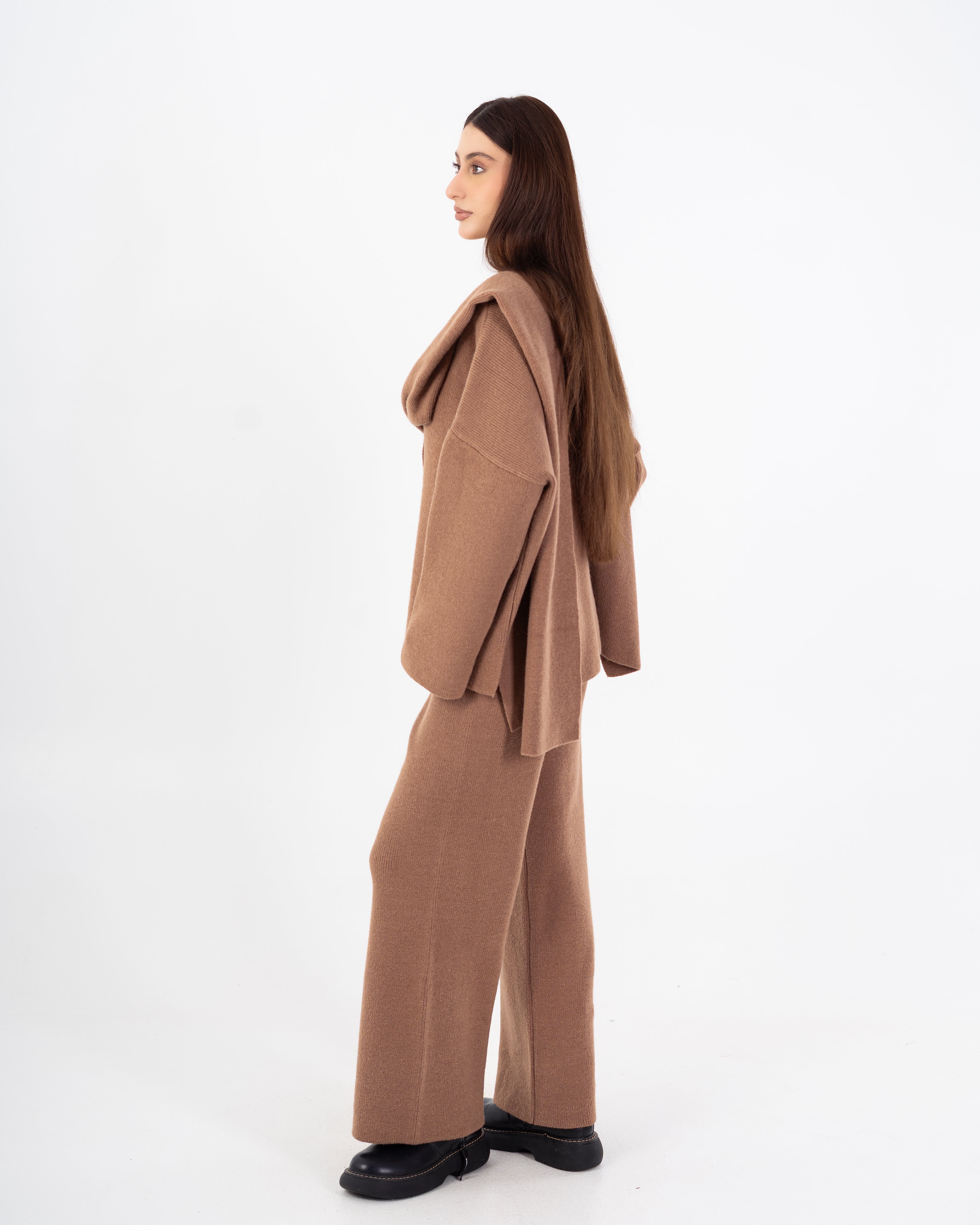 بدلة تريكو – مع وشاح