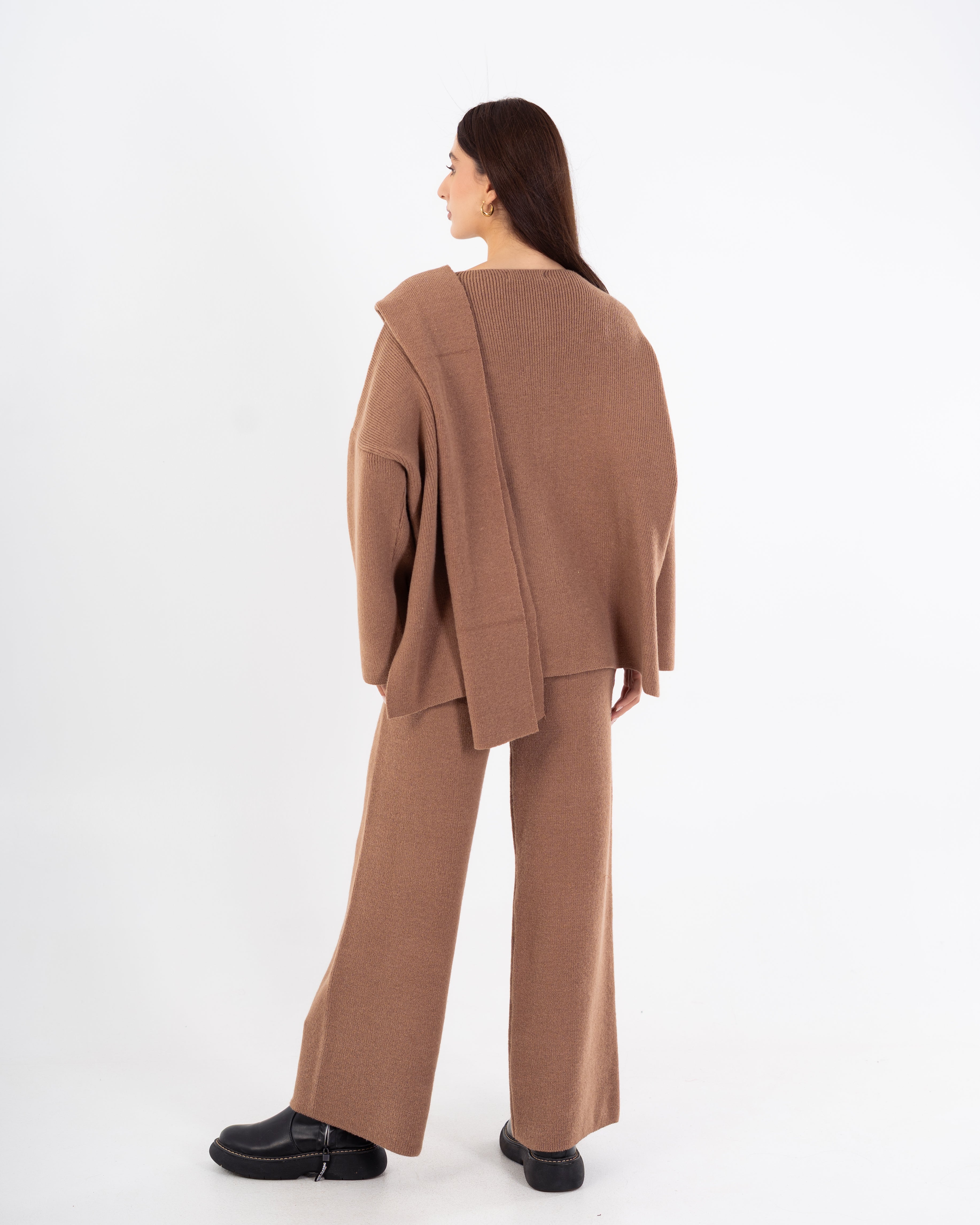 بدلة تريكو – مع وشاح