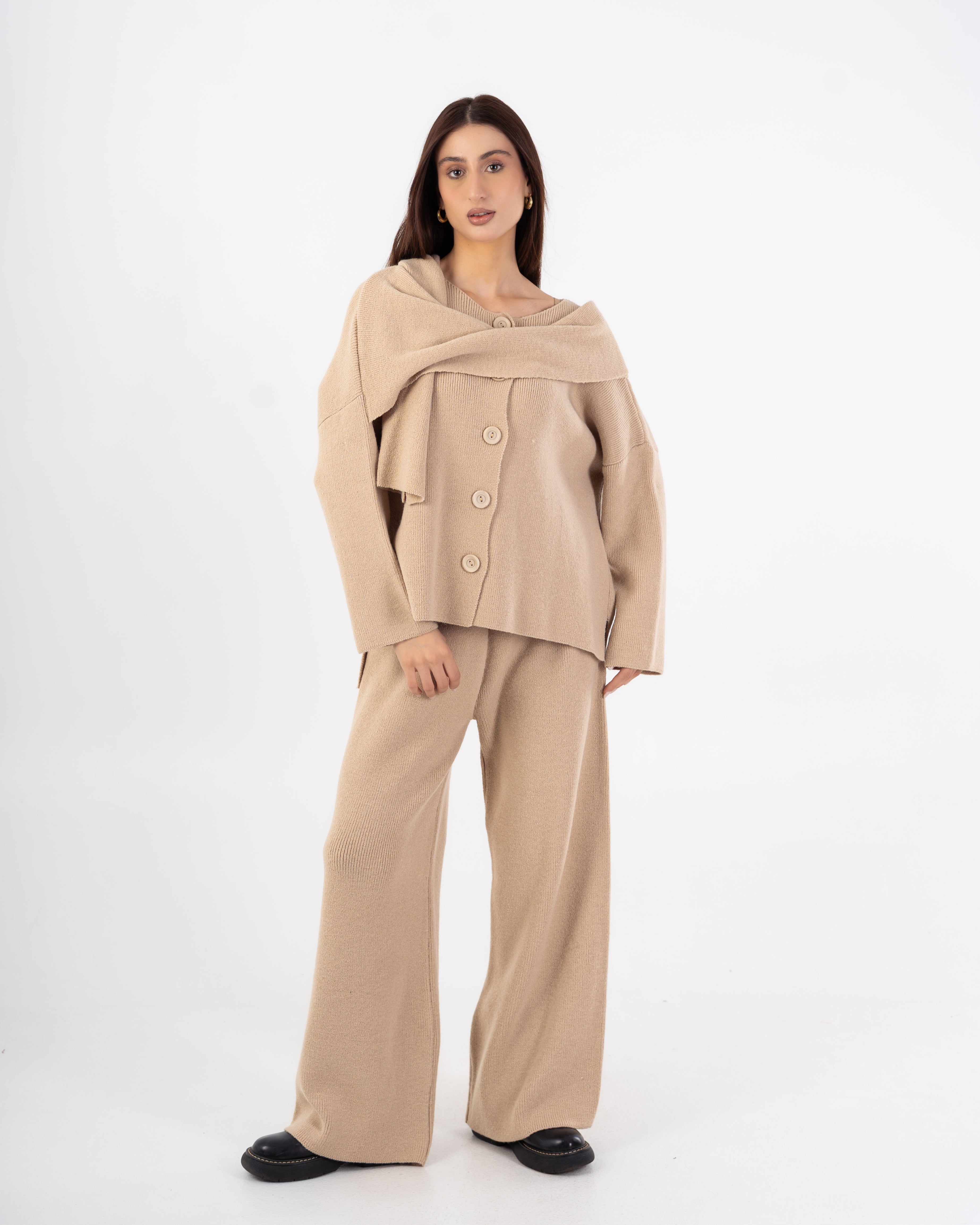 بدلة تريكو – مع وشاح