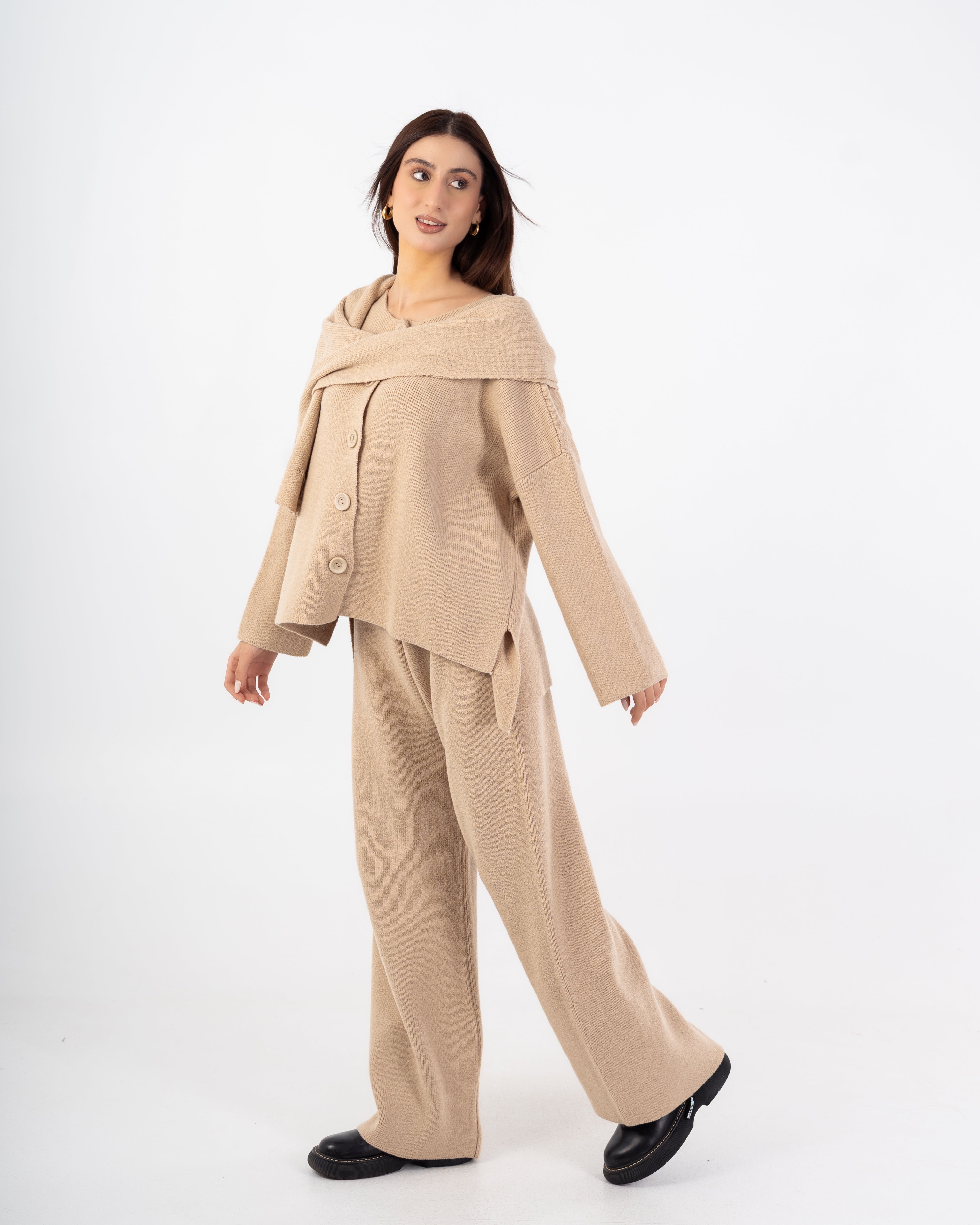 بدلة تريكو – مع وشاح