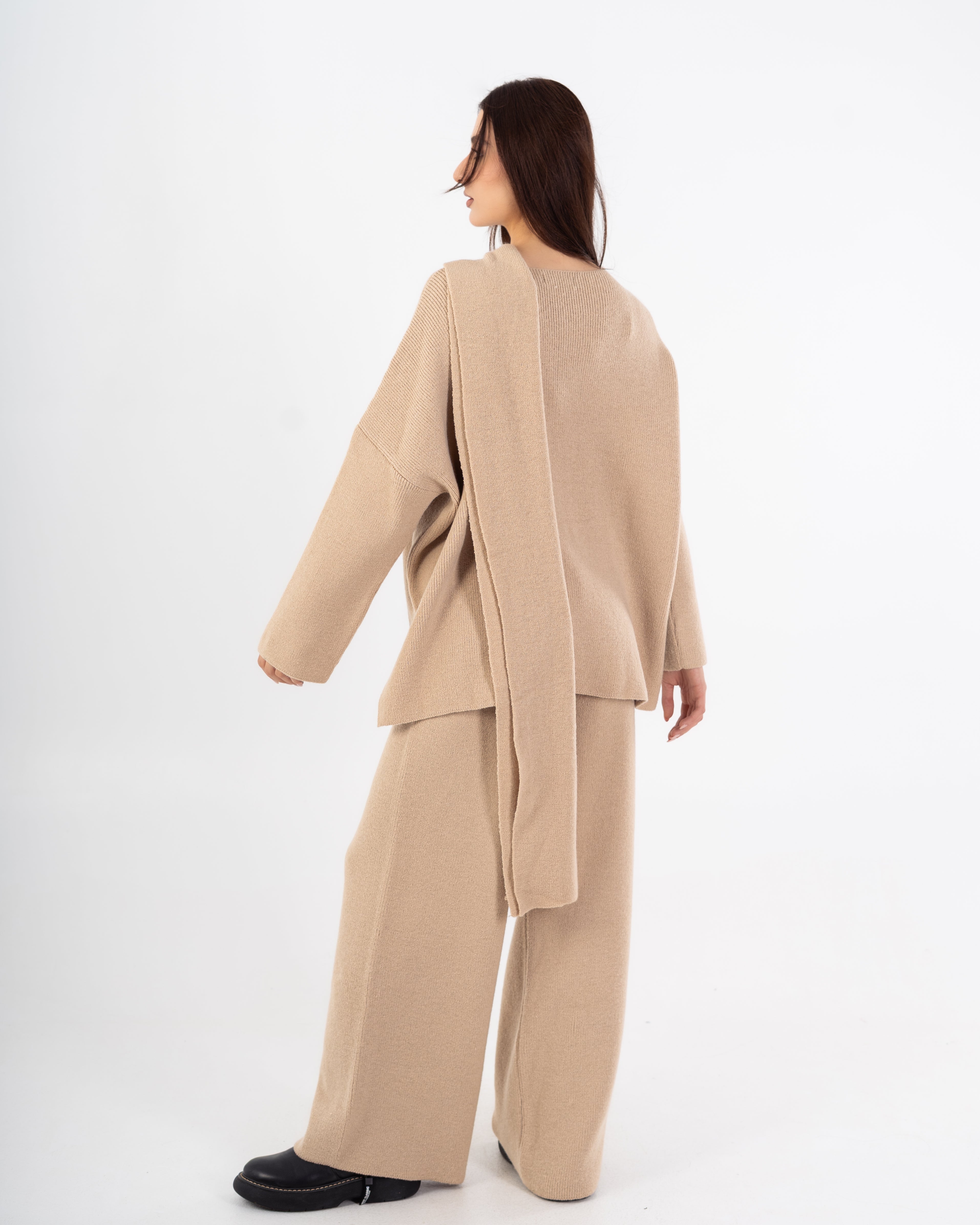 بدلة تريكو – مع وشاح