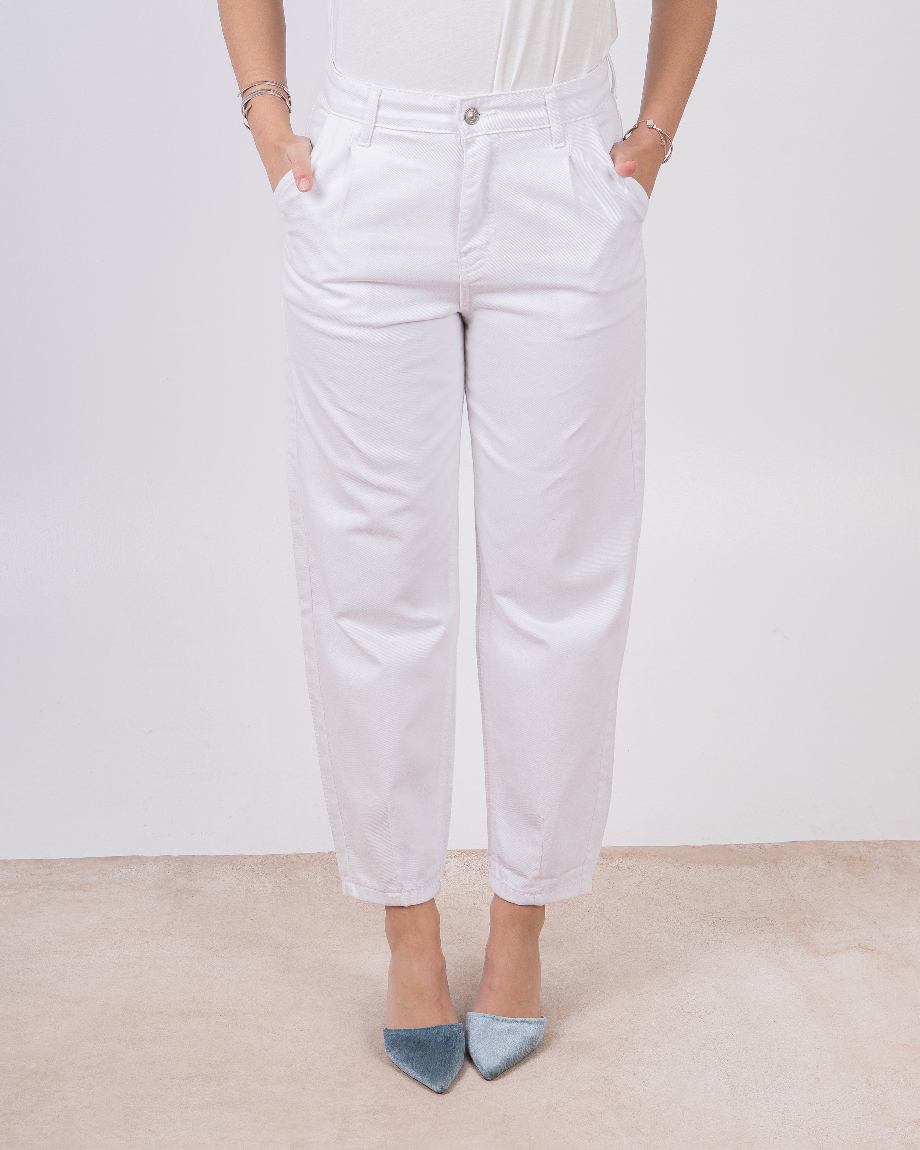 بنطال جبردين بتصميم مناسب للأمهات