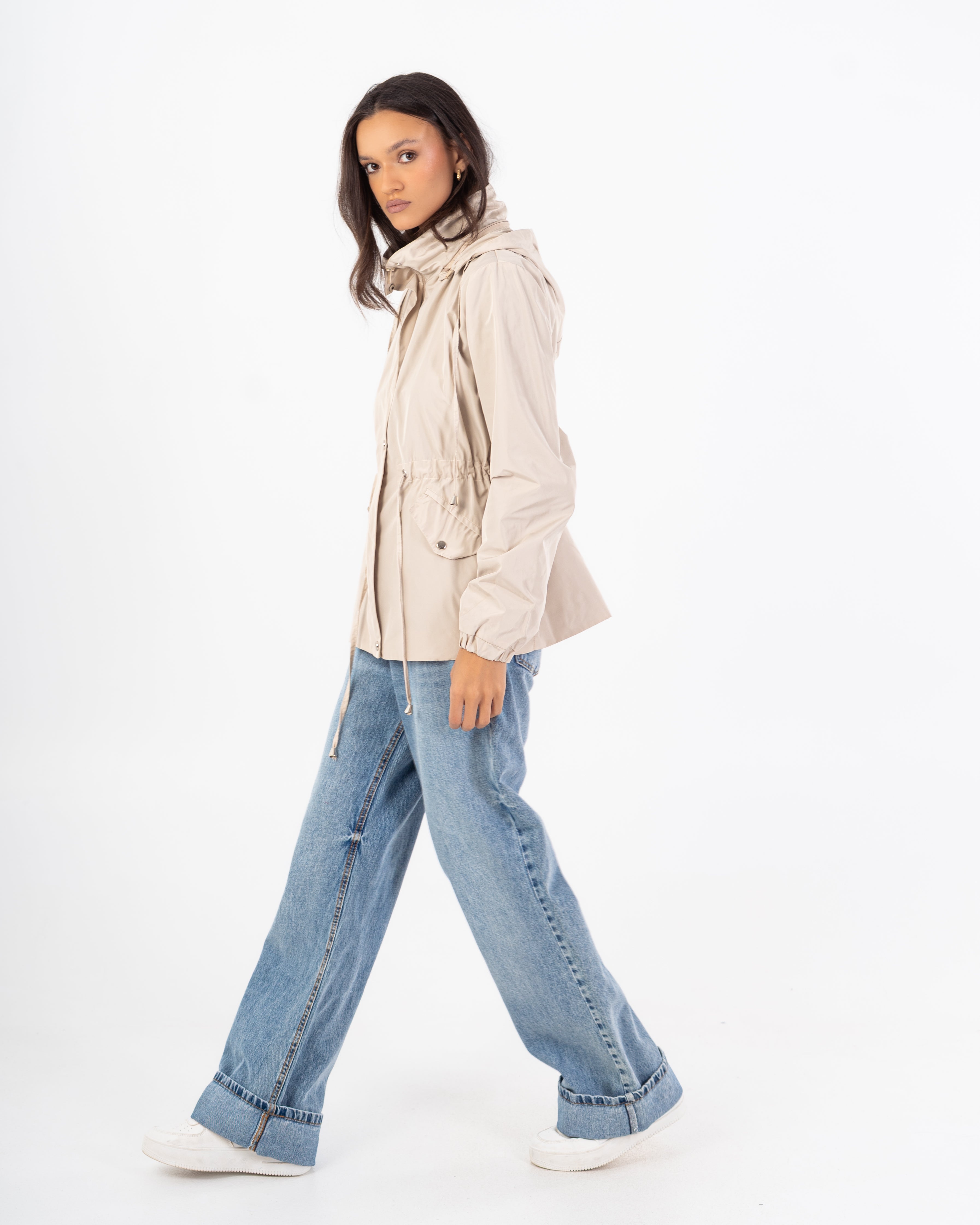 سترة مقاومة للماء – بغطاء رأس (حزام خصر مرن)