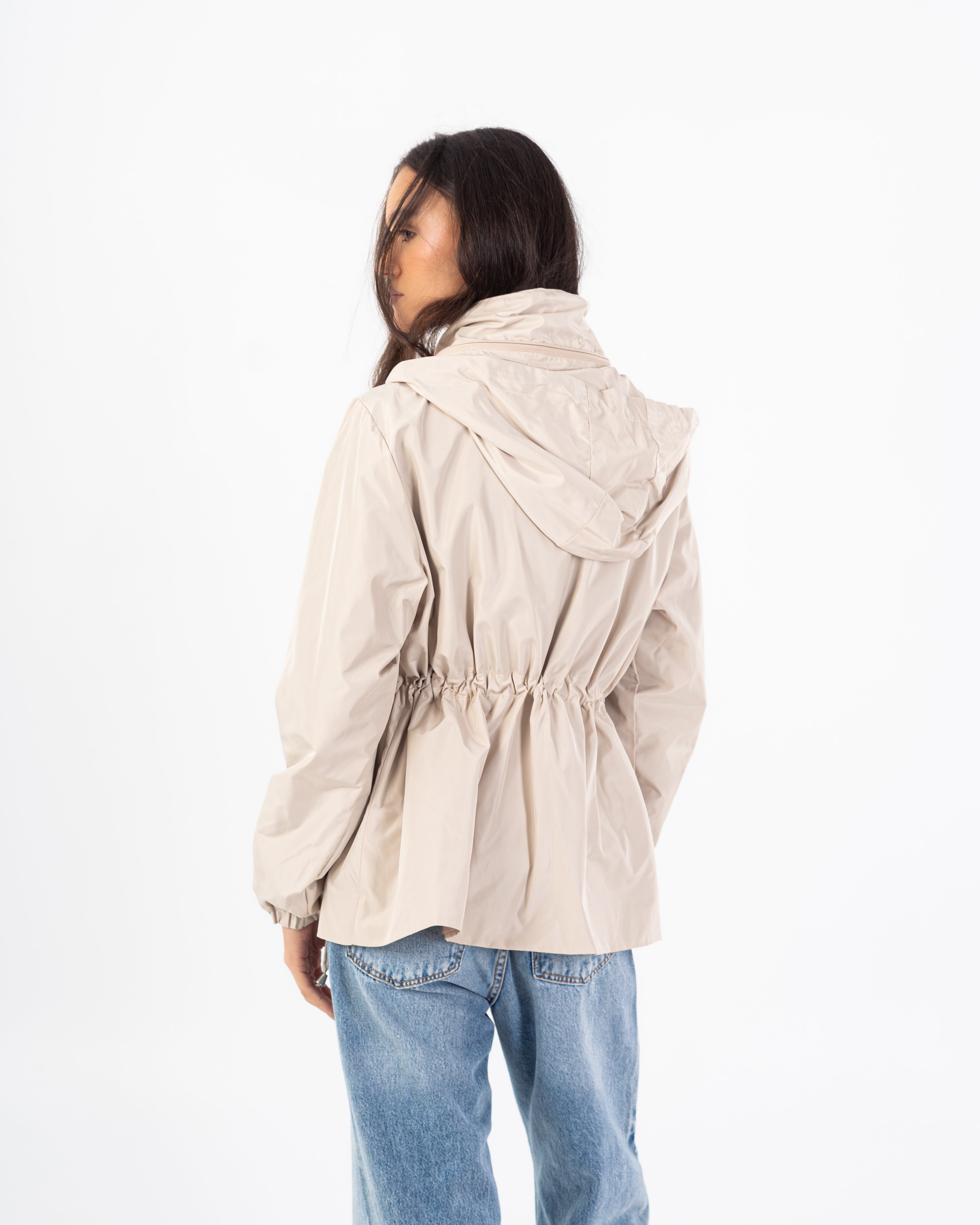 سترة مقاومة للماء – بغطاء رأس (حزام خصر مرن)