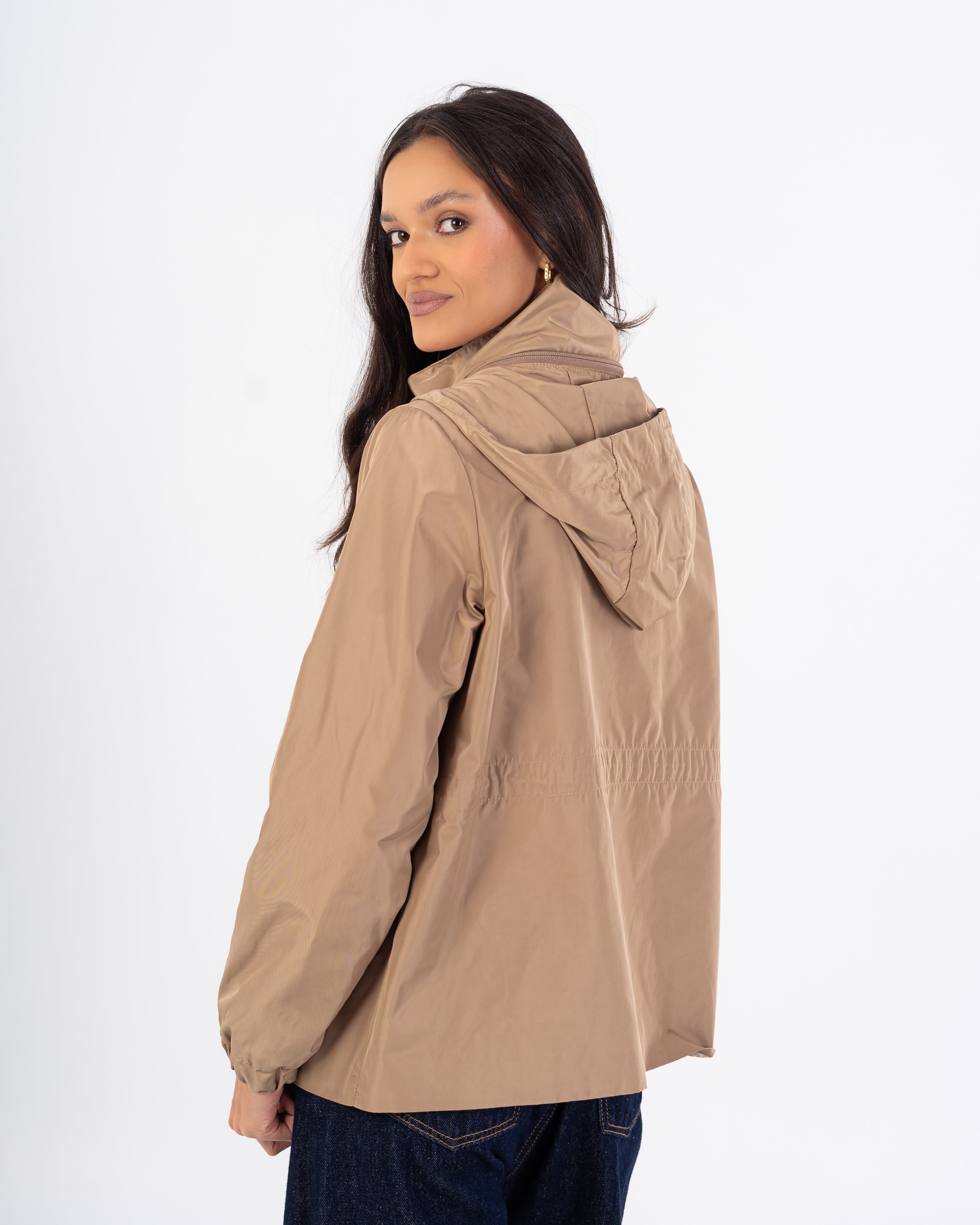 سترة مقاومة للماء – بغطاء رأس (حزام خصر مرن)