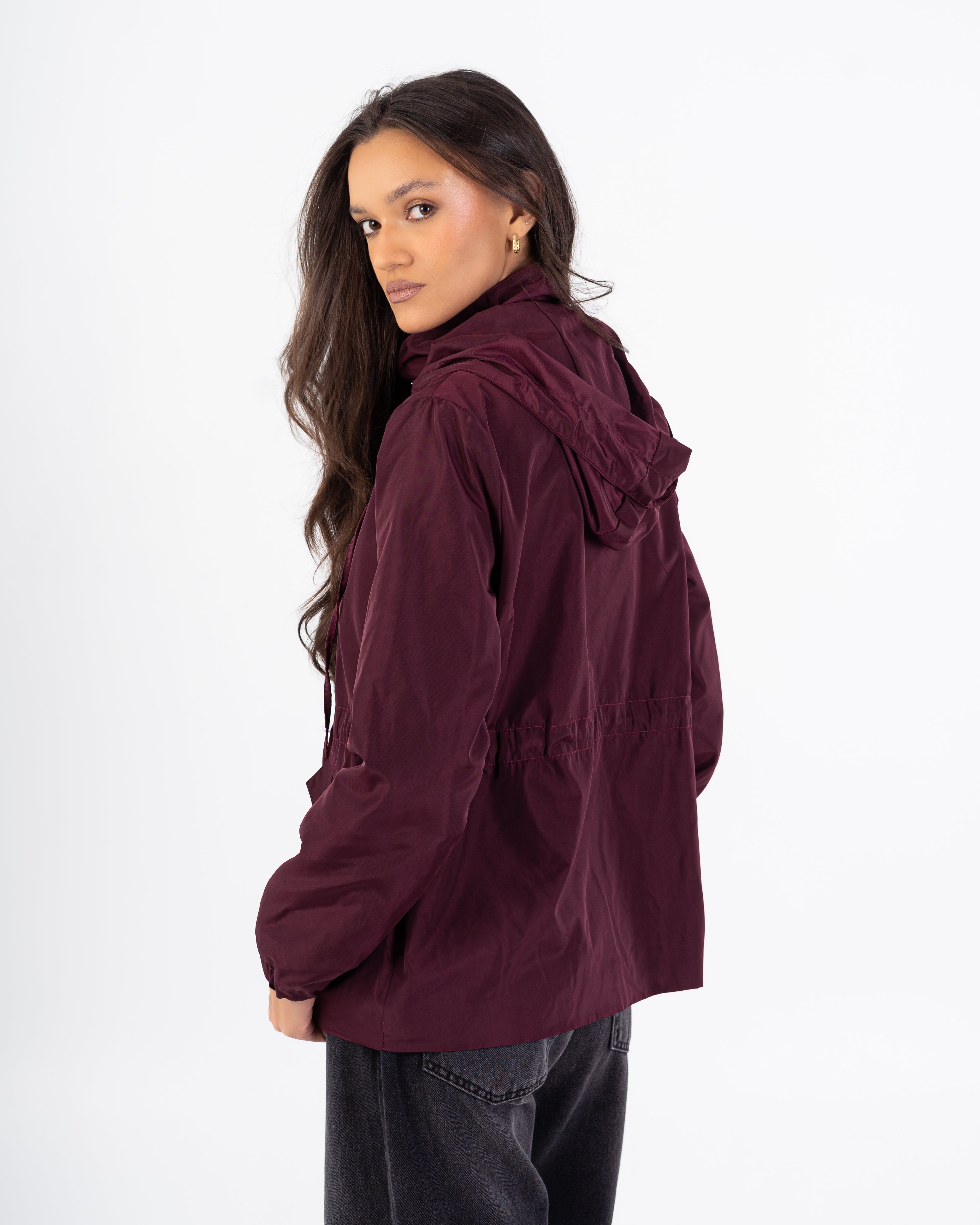 سترة مقاومة للماء – بغطاء رأس (حزام خصر مرن)