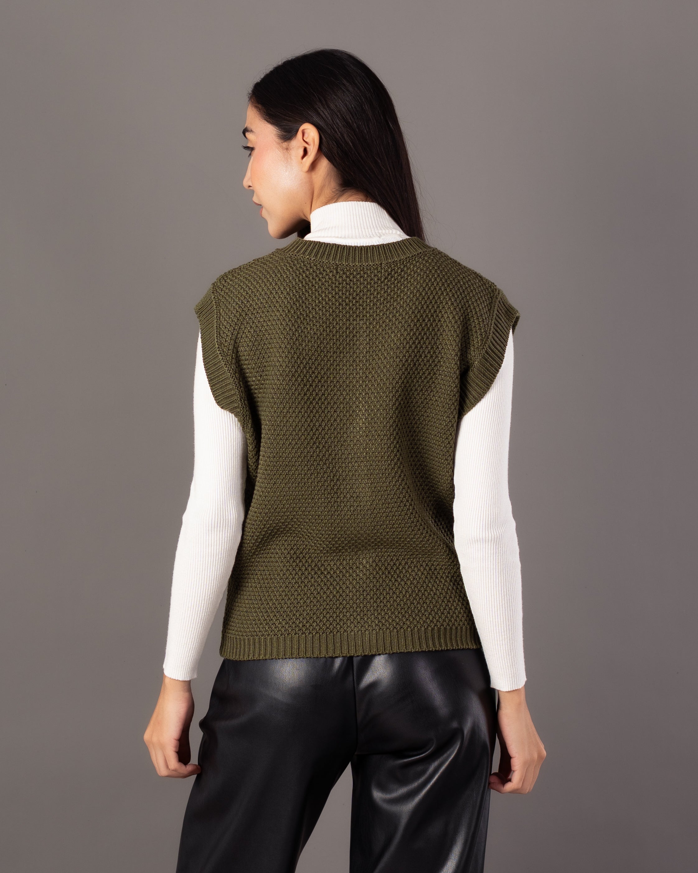Knitwear Vest – Gold Button