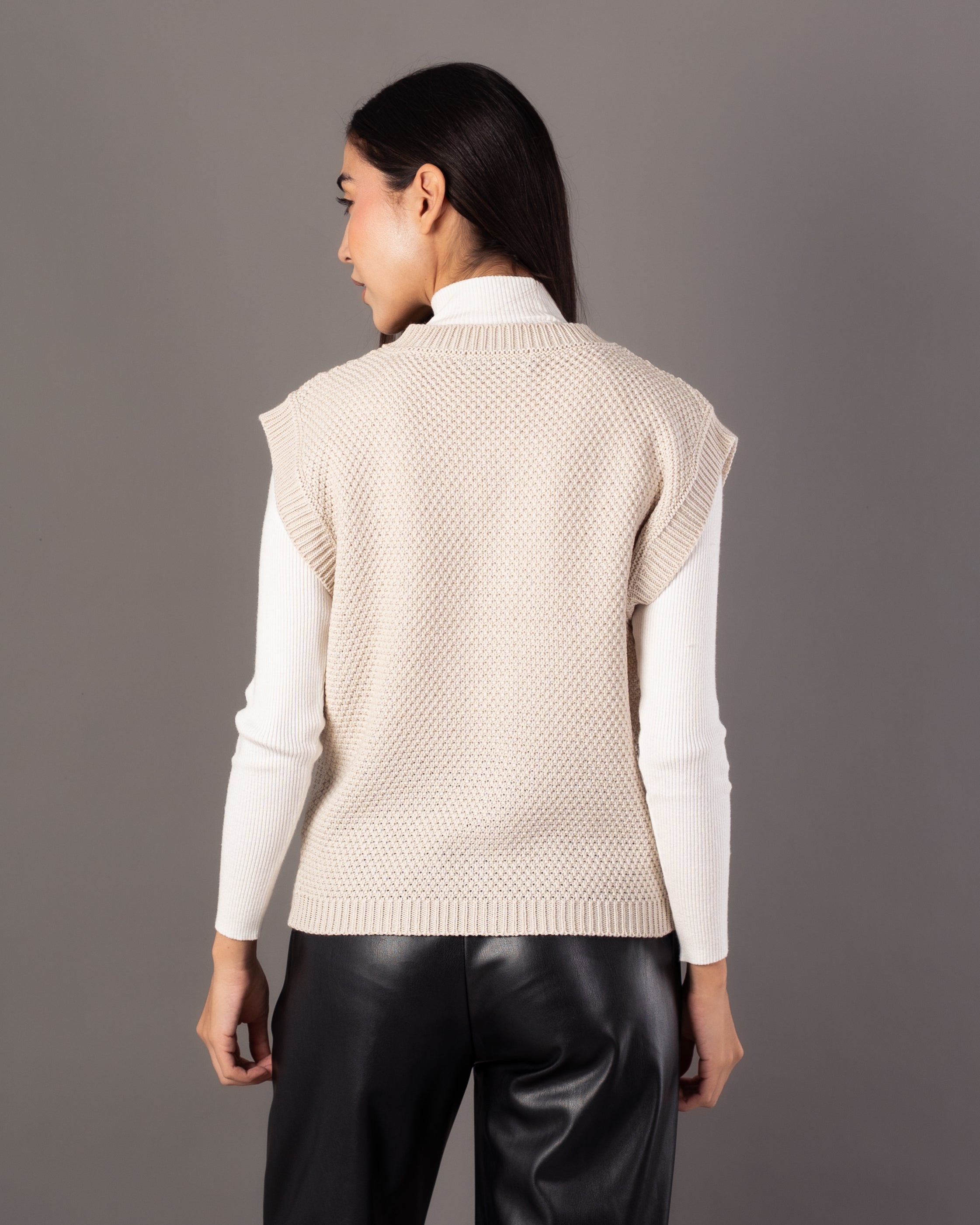 Knitwear Vest – Gold Button