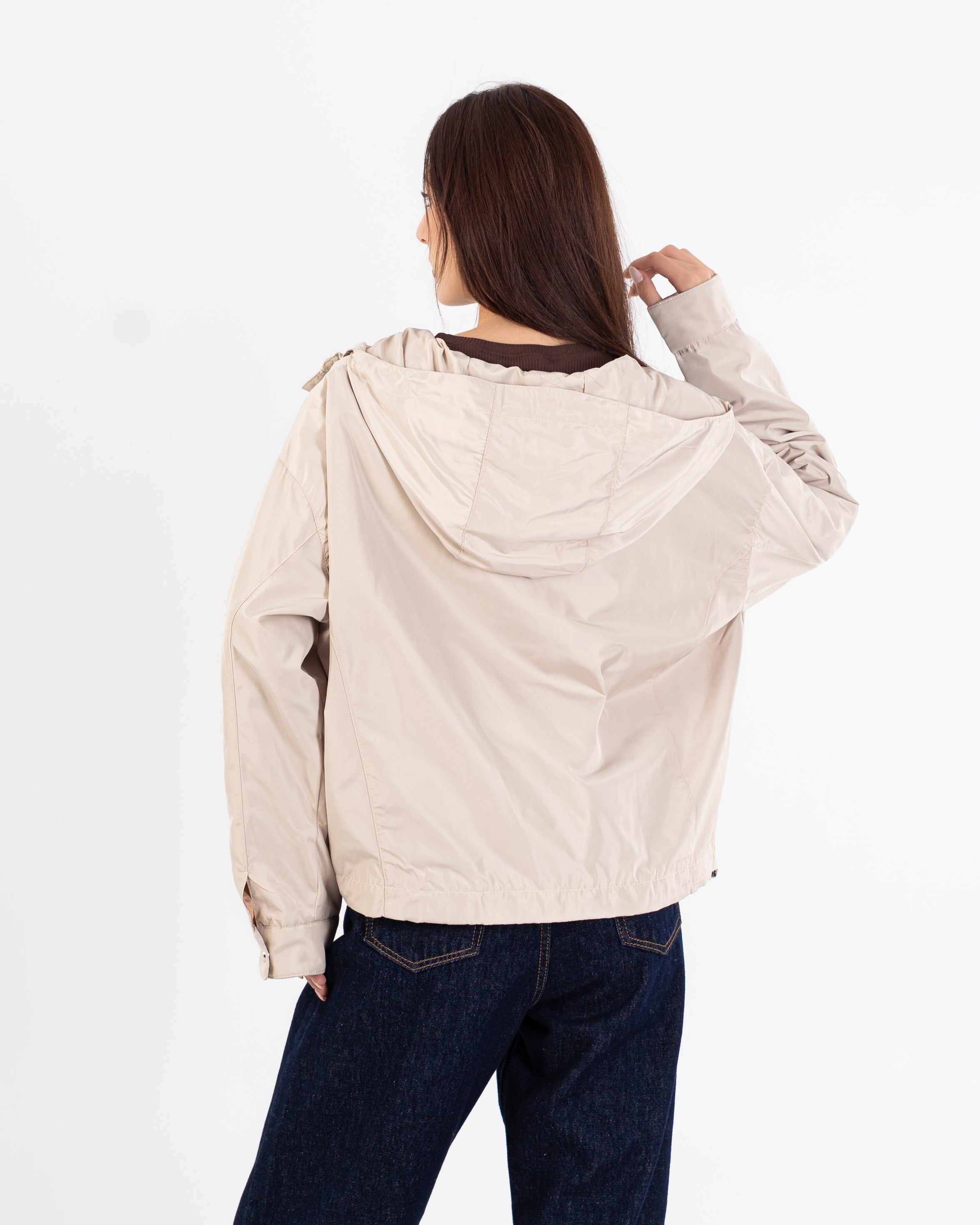 سترة مقاومة للماء – أزرار كبسولة (بغطاء رأس)