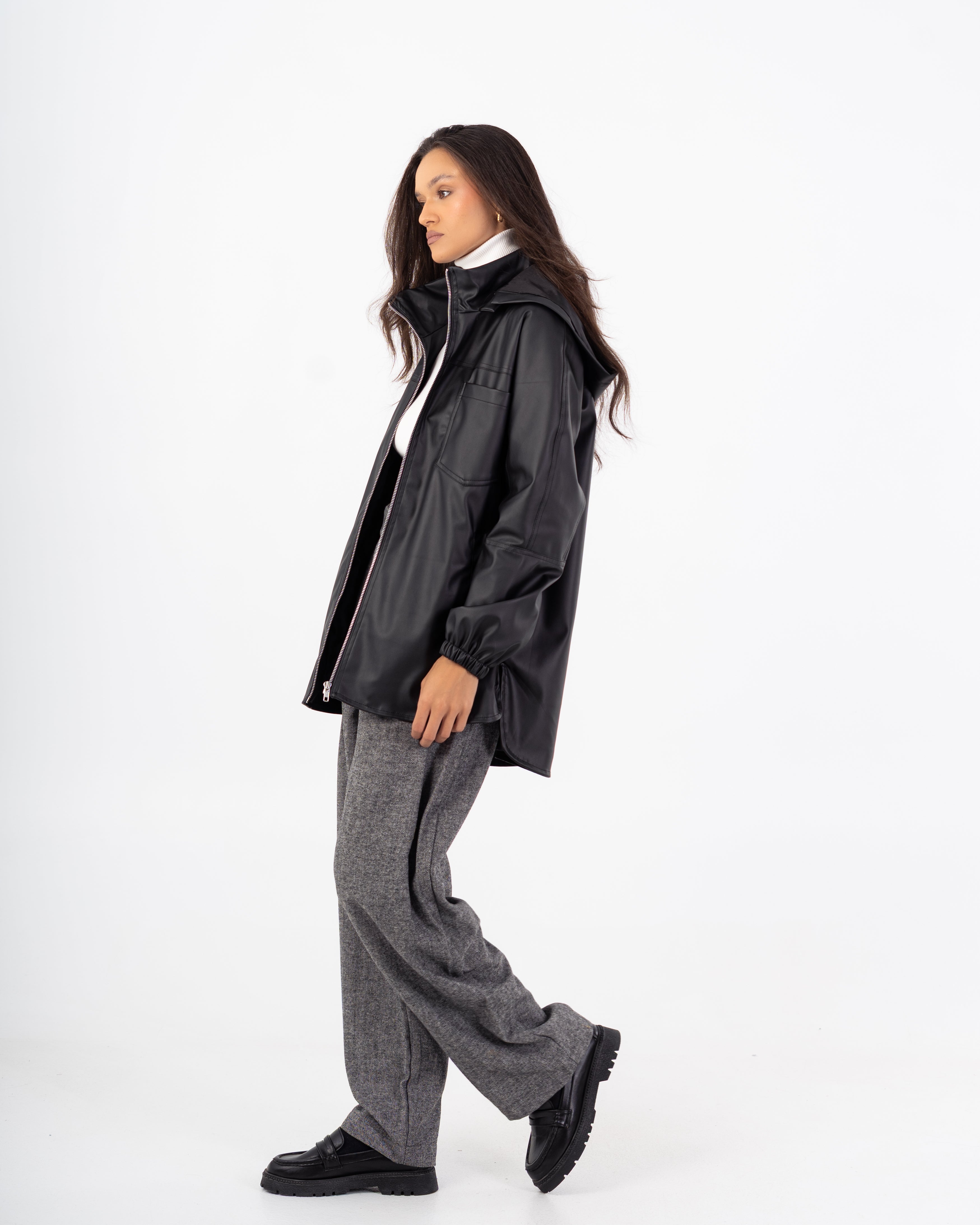 جاكيت جلدي - سادة (أكمام مرنة، جيب على الصدر)