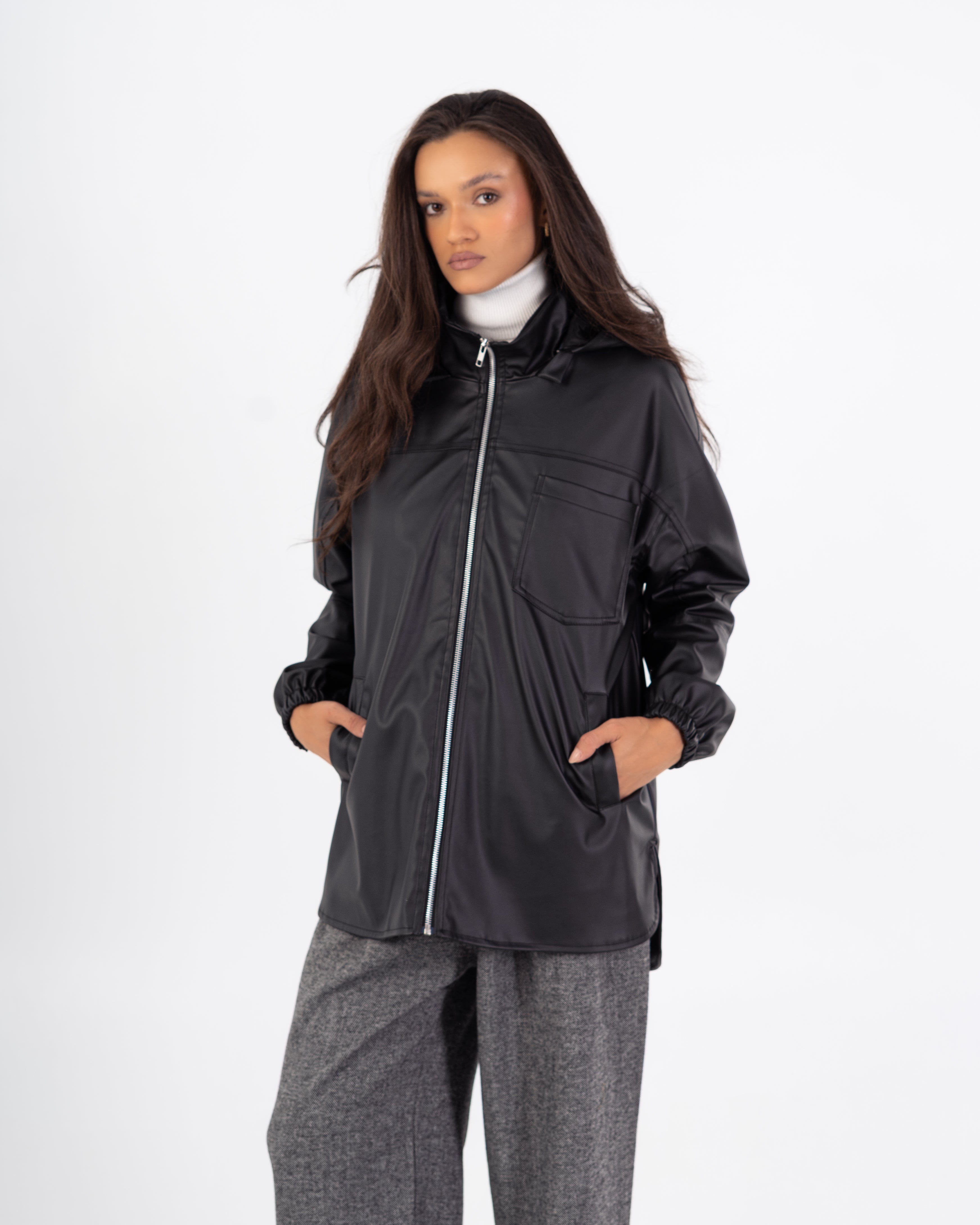 جاكيت جلدي - سادة (أكمام مرنة، جيب على الصدر)