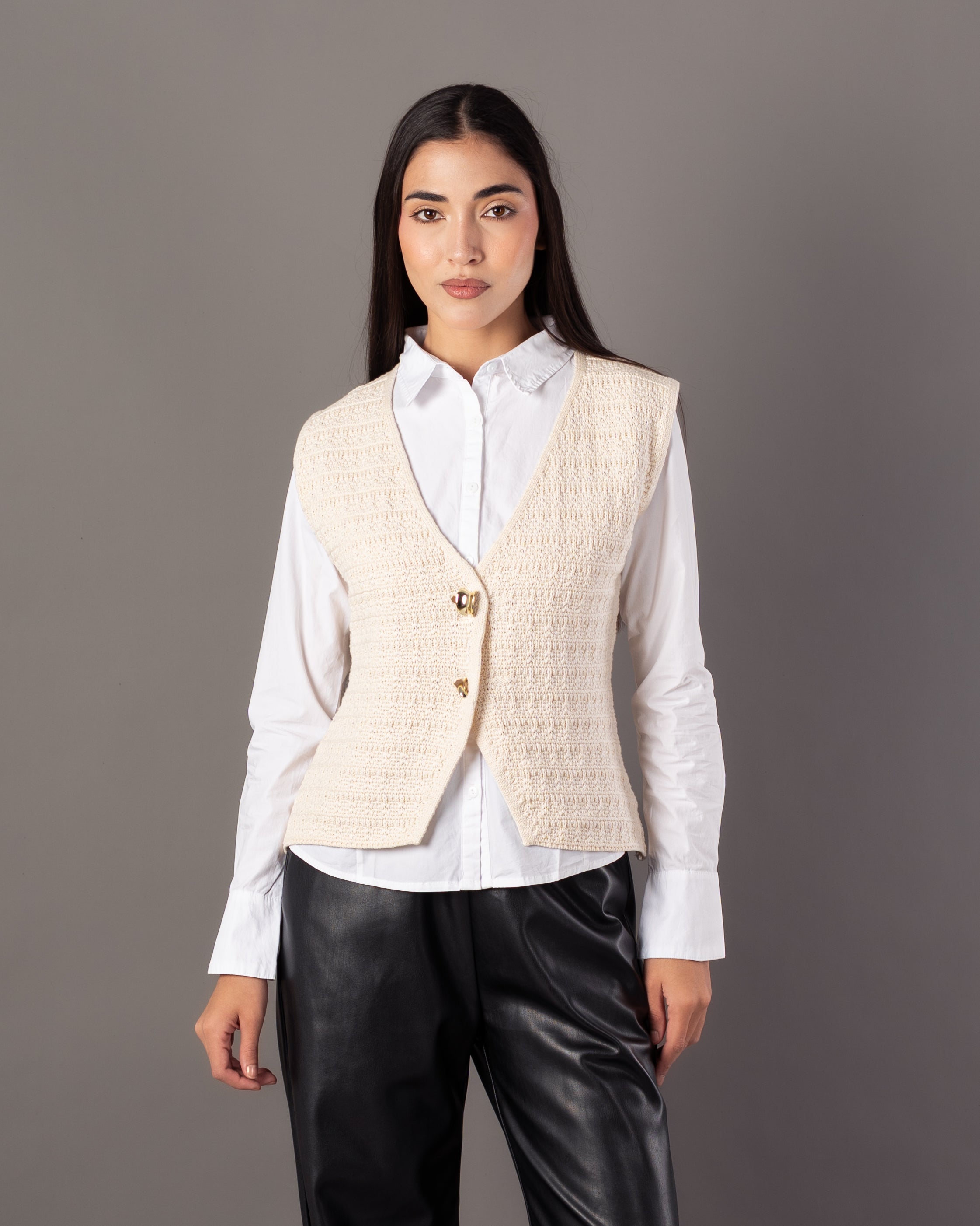 Knitwear Vest – Open (2 Gold Buttons)