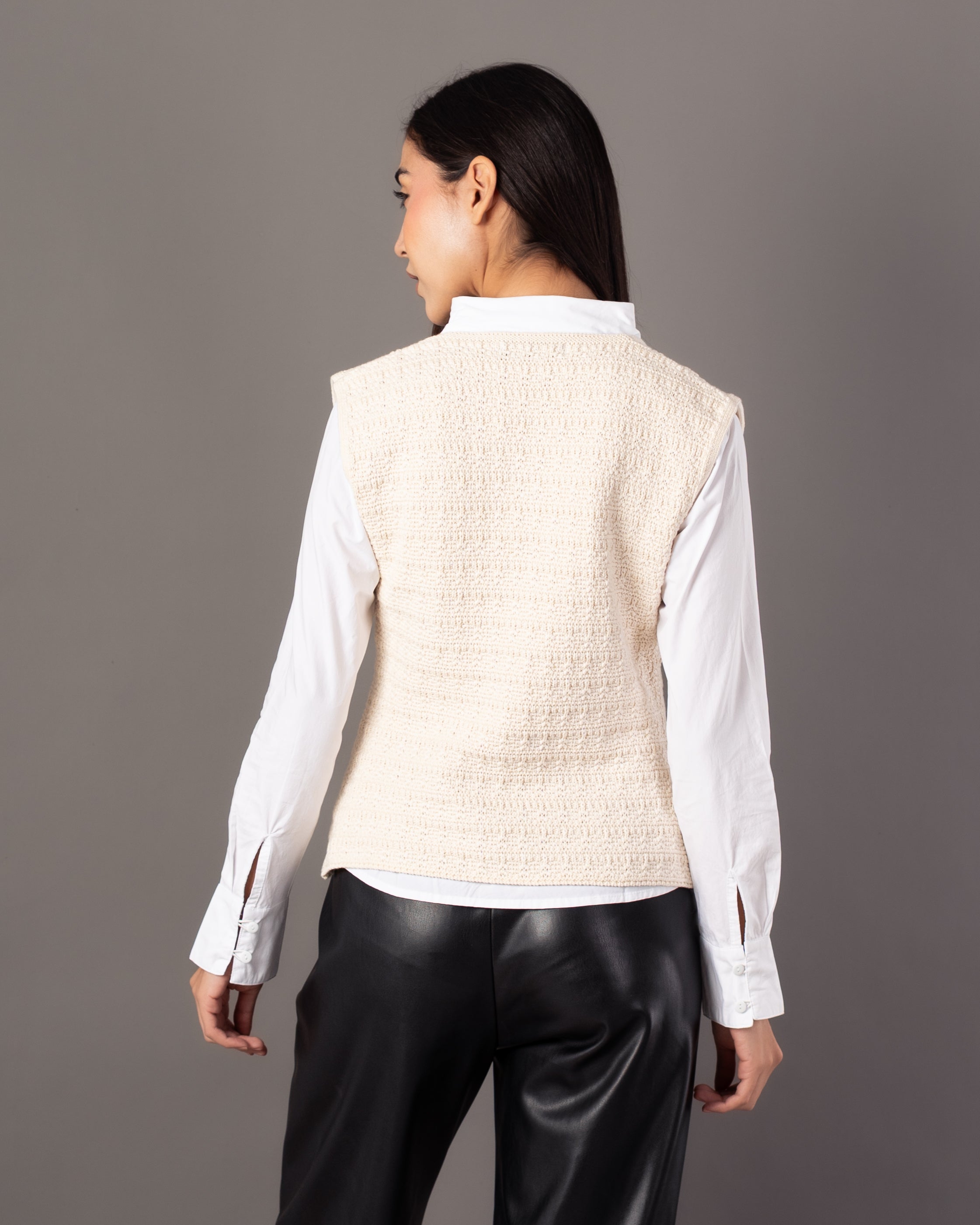Knitwear Vest – Open (2 Gold Buttons)