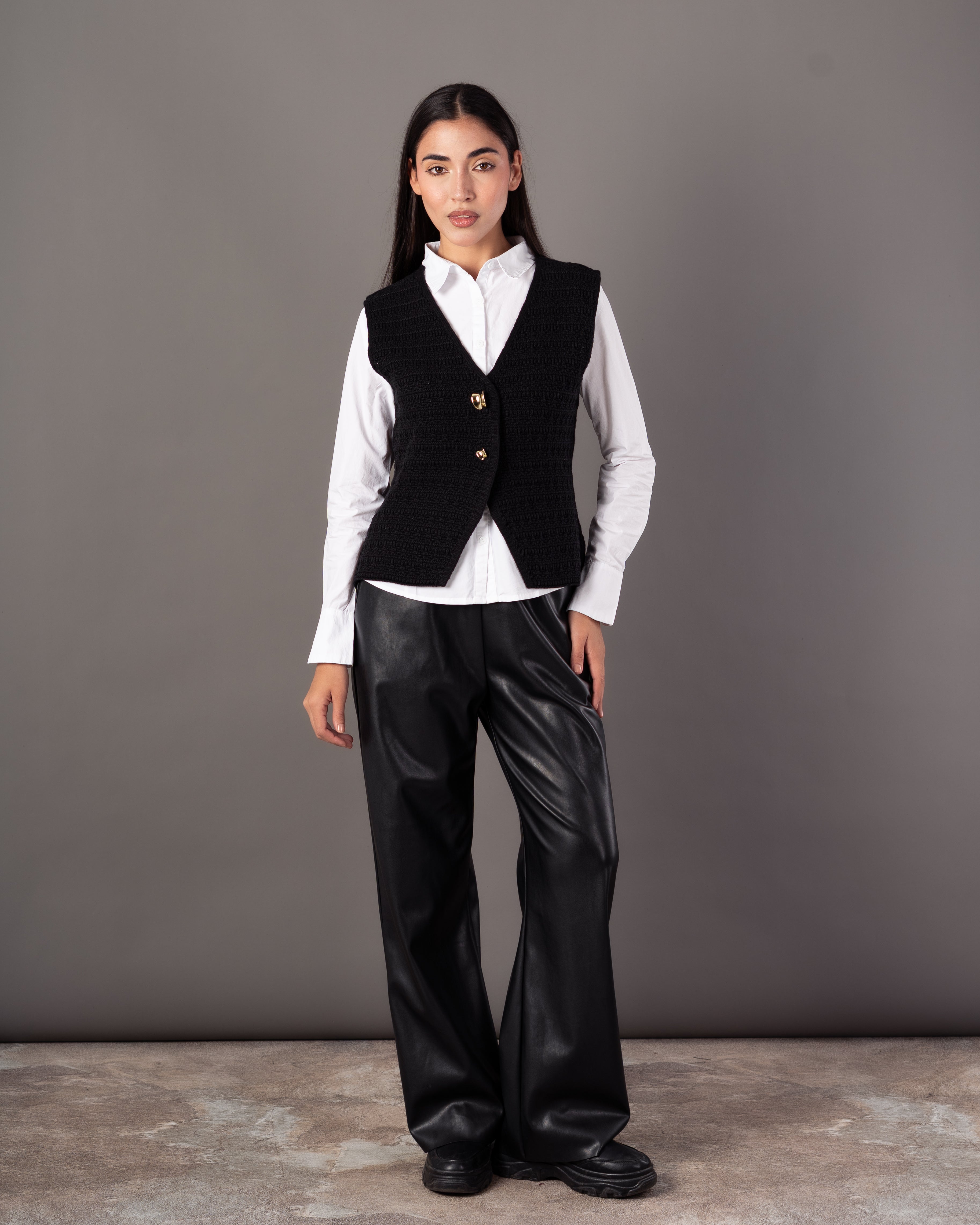 Knitwear Vest – Open (2 Gold Buttons)