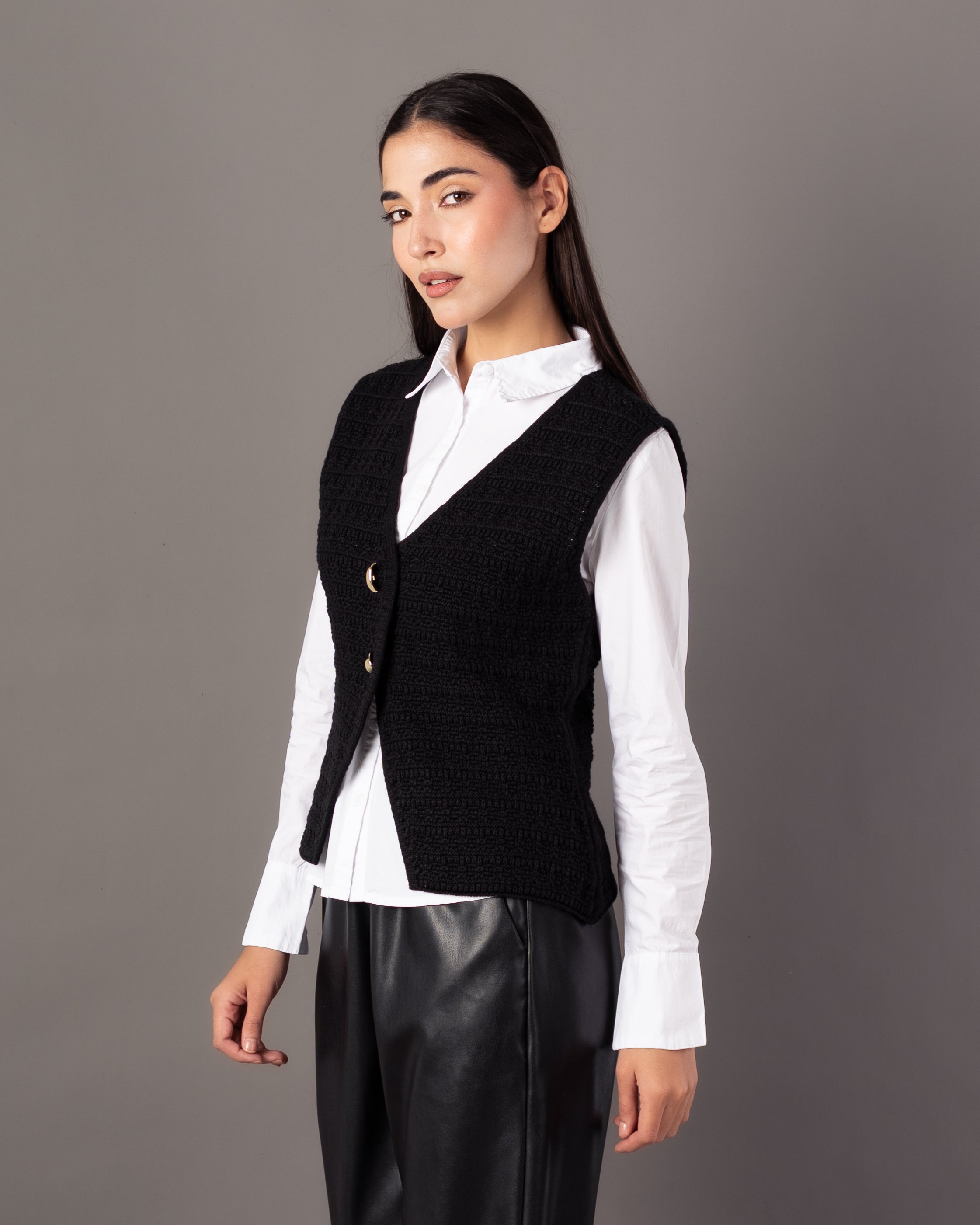 Knitwear Vest – Open (2 Gold Buttons)