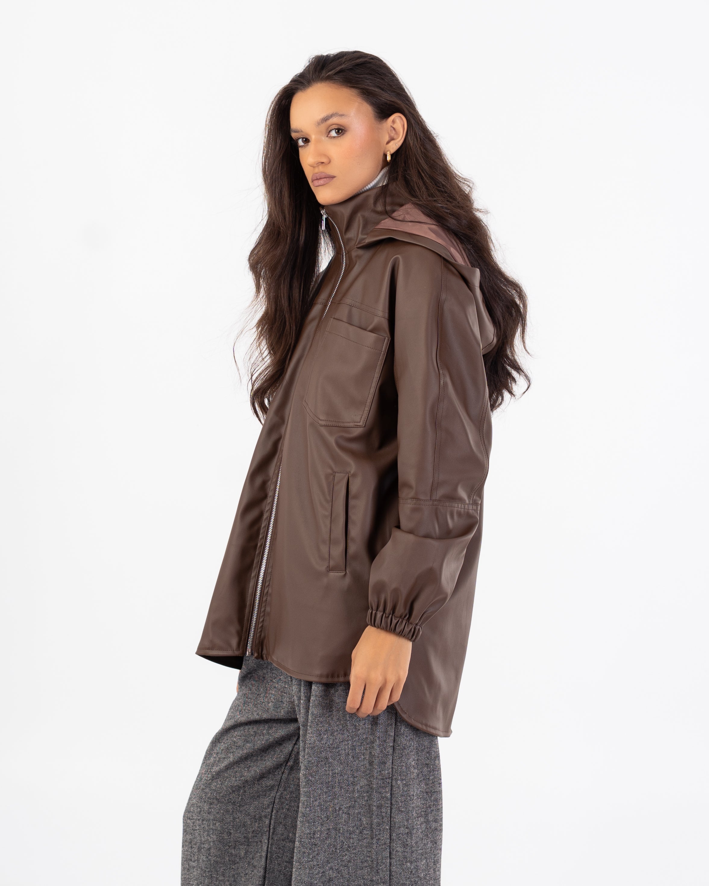 جاكيت جلدي - سادة (أكمام مرنة، جيب على الصدر)