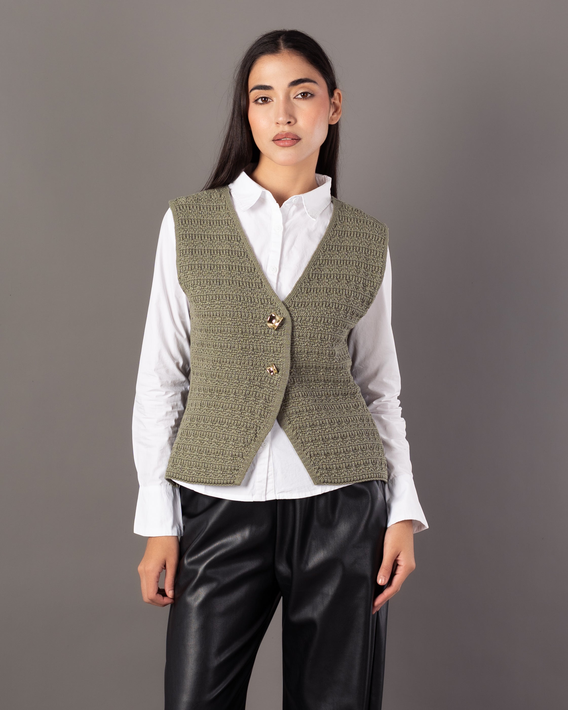 Knitwear Vest – Open (2 Gold Buttons)